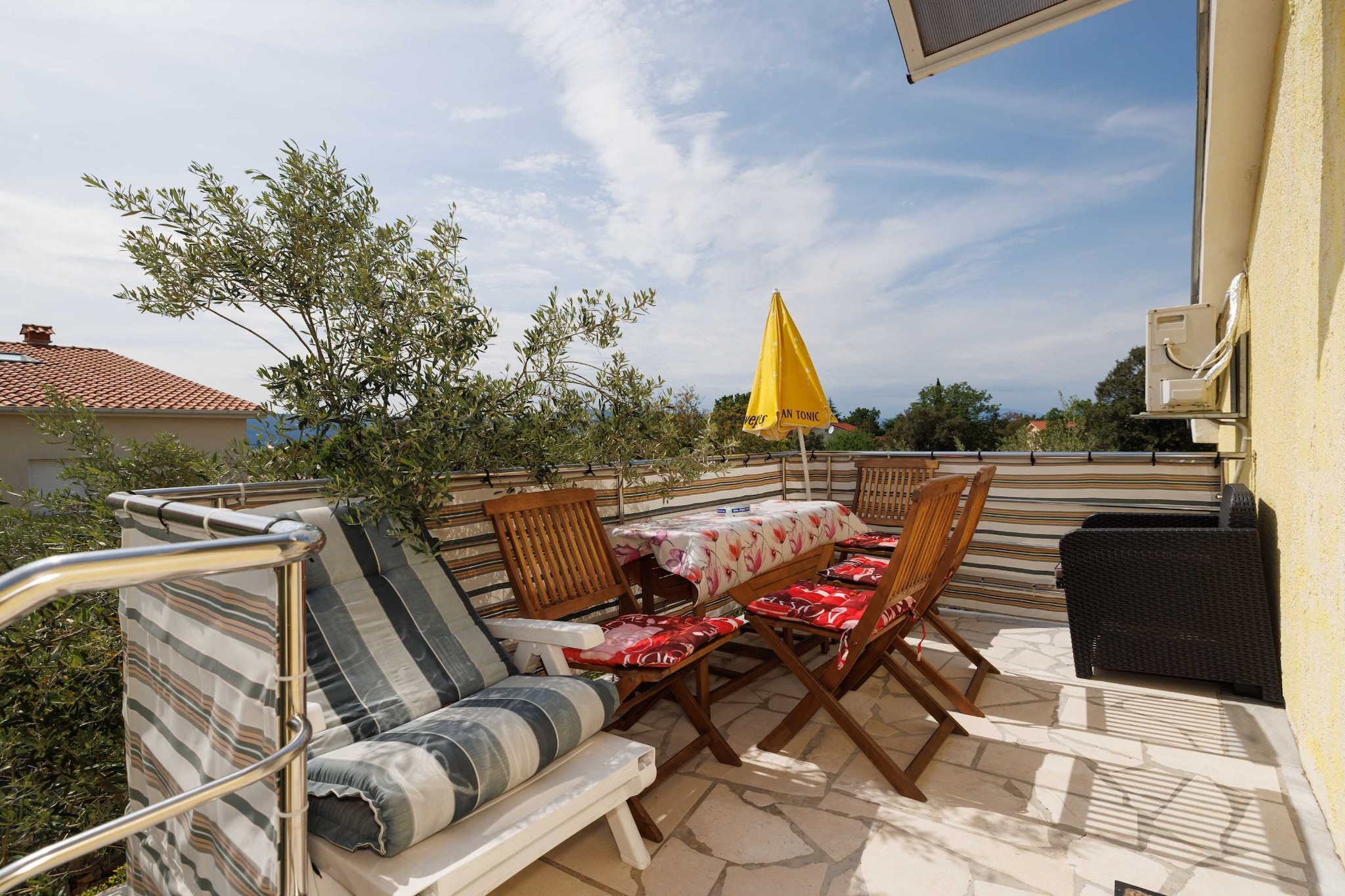 Classic and Trendy Apartment with Terrace - Two Bedroom Apartment with Terrace-Terras