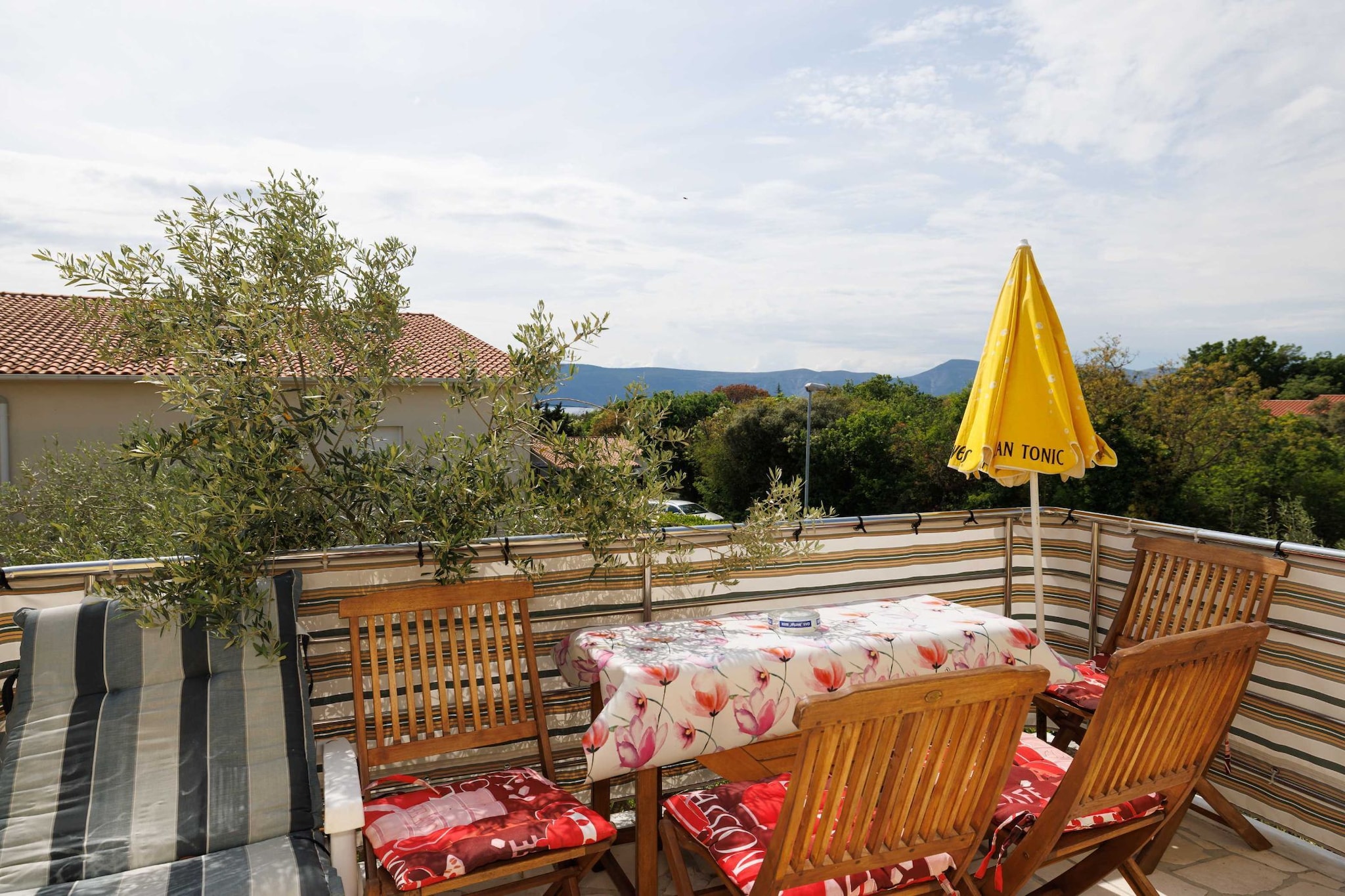 Classic and Trendy Apartment with Terrace - Two Bedroom Apartment with Terrace-Terras