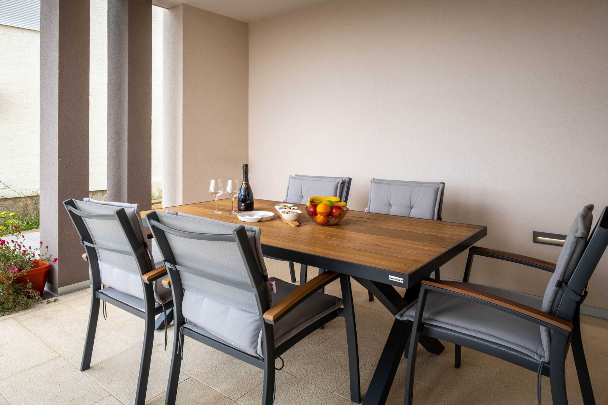 Spacious Povljana Apartment with Sea View and Terrace - Three Bedroom Apartment with Sea View and Balcony