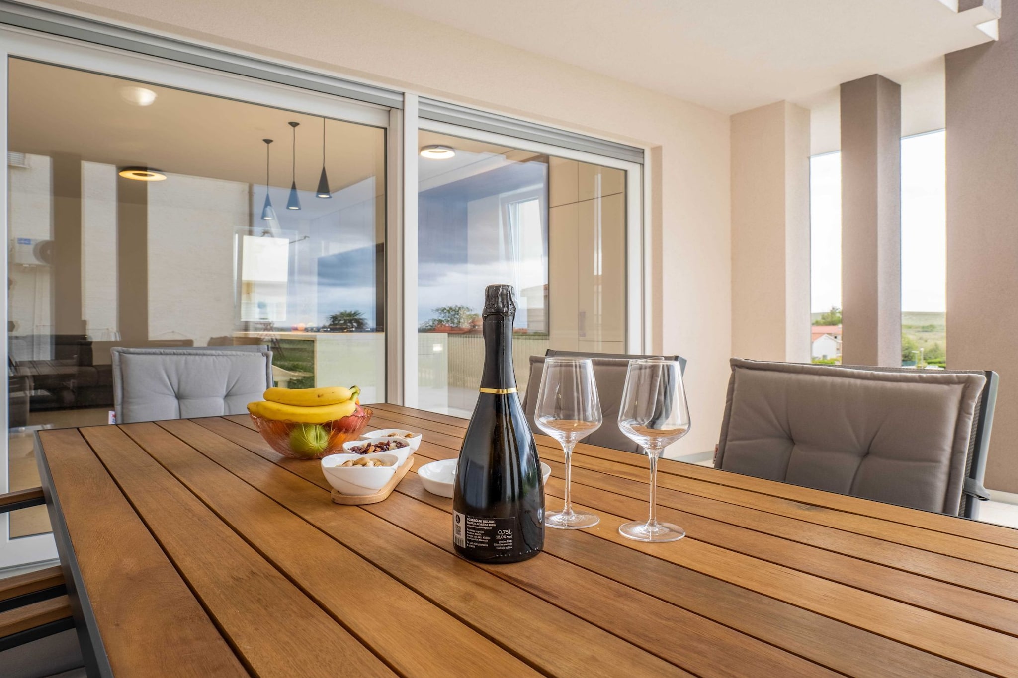 Spacious Povljana Apartment with Sea View and Terrace - Three Bedroom Apartment with Sea View and Balcony-Dining room