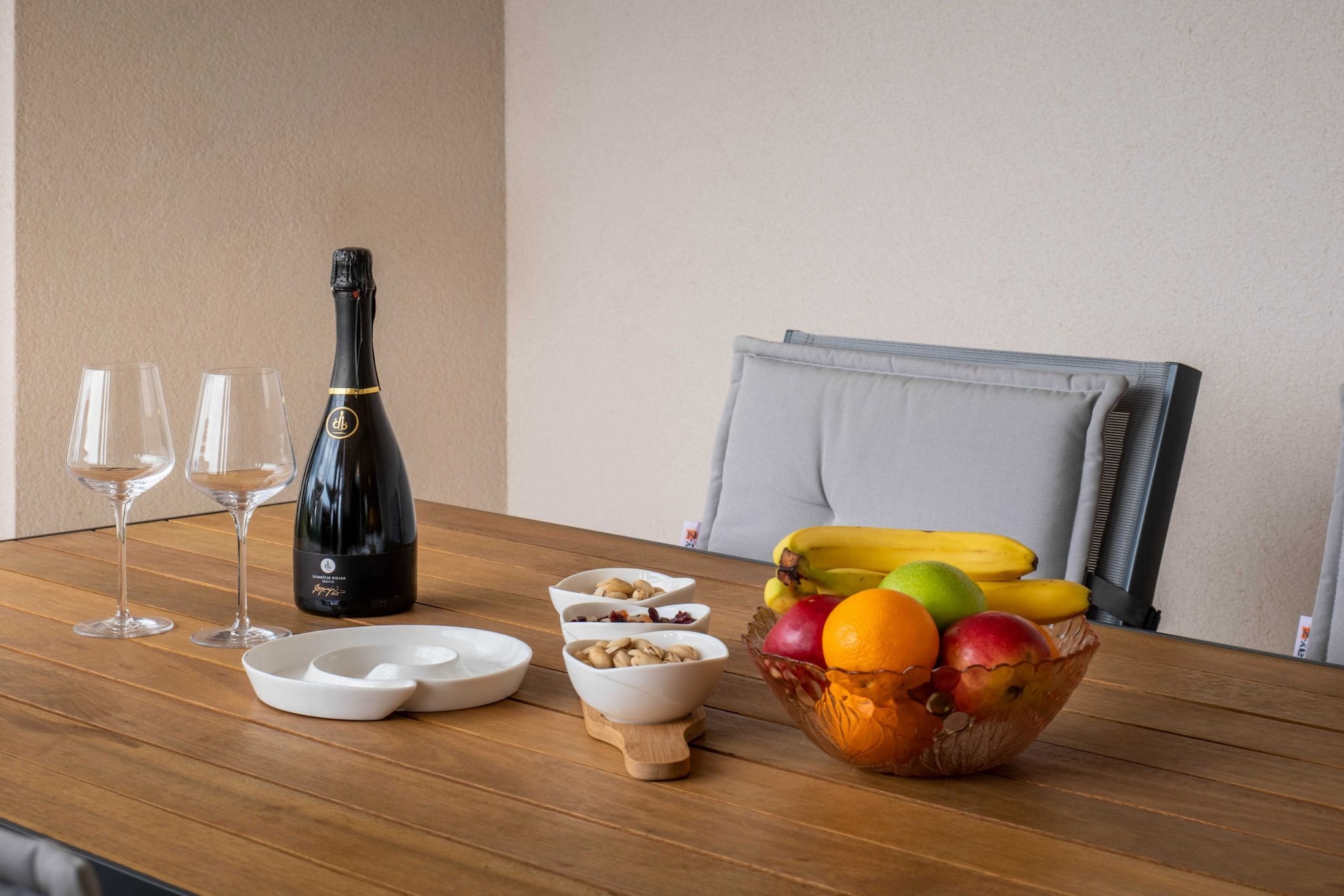 Spacious Povljana Apartment with Sea View and Terrace - Three Bedroom Apartment with Sea View and Balcony-Dining room