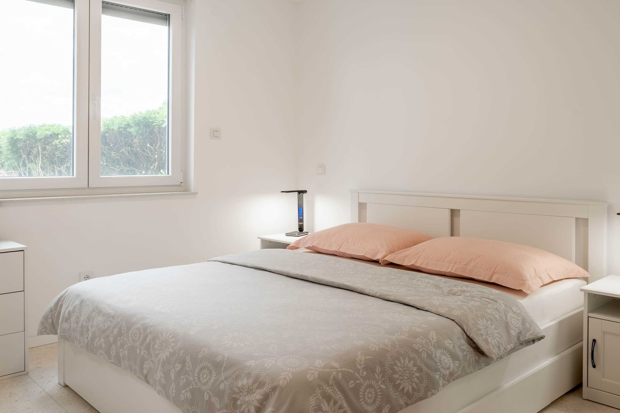 Spacious Povljana Apartment with Sea View and Terrace - Three Bedroom Apartment with Sea View and Balcony-Bedroom