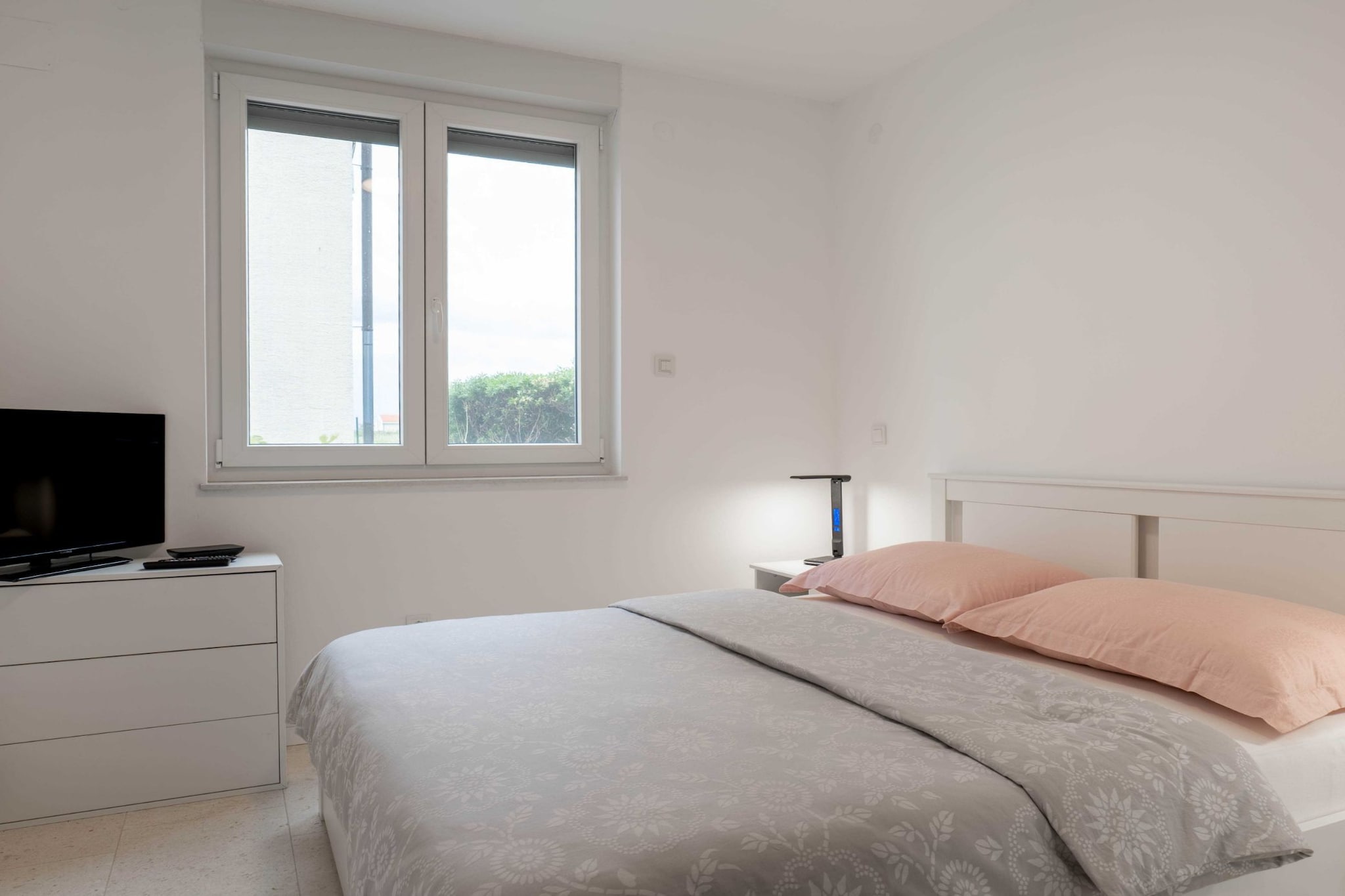 Spacious Povljana Apartment with Sea View and Terrace - Three Bedroom Apartment with Sea View and Balcony-Bedroom