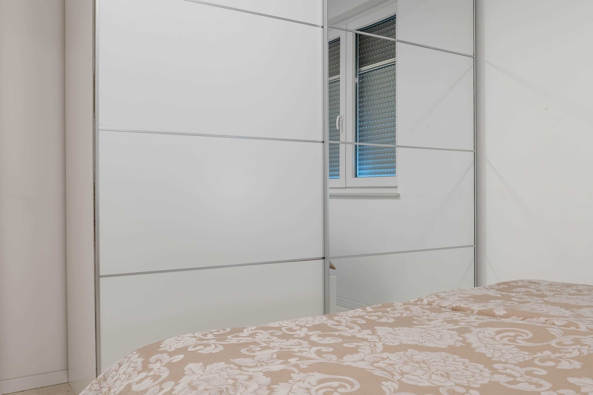 Spacious Povljana Apartment with Sea View and Terrace - Three Bedroom Apartment with Sea View and Balcony-Bedroom