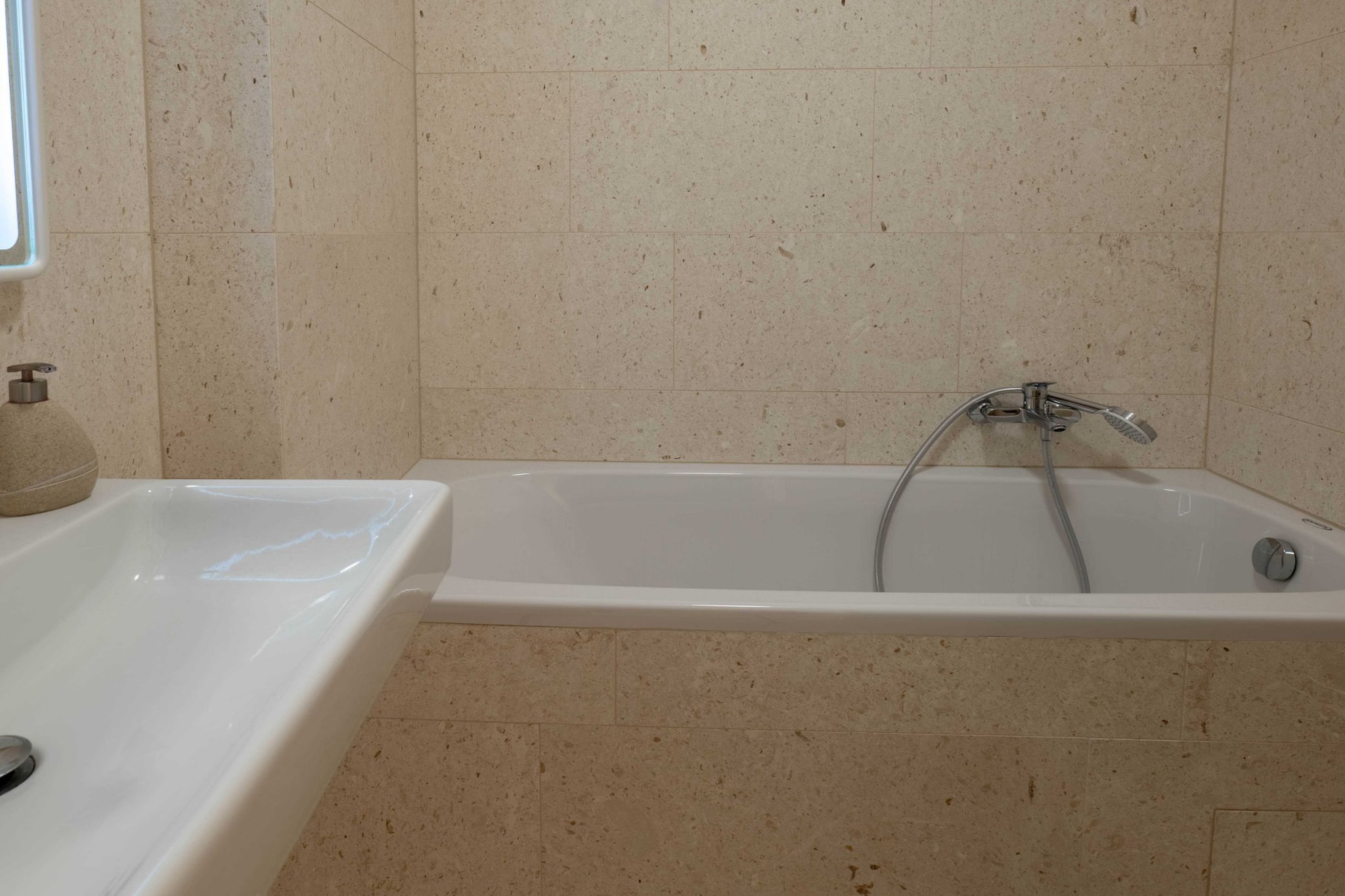 Spacious Povljana Apartment with Sea View and Terrace - Three Bedroom Apartment with Sea View and Balcony-Bathroom