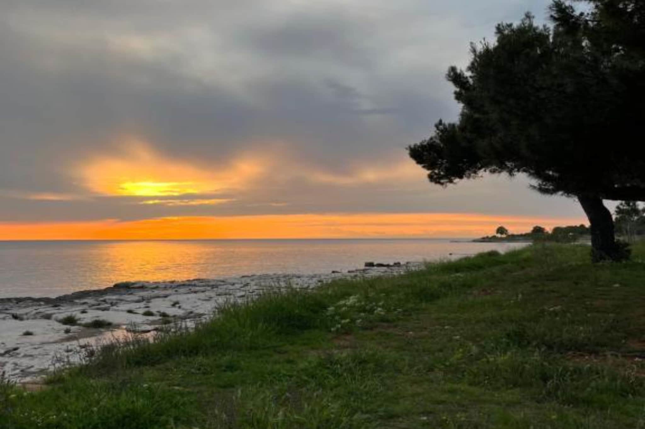 Seafront Dreamy Holiday Home Spina with Pool - Two Bedroom Holiday Home with Pool