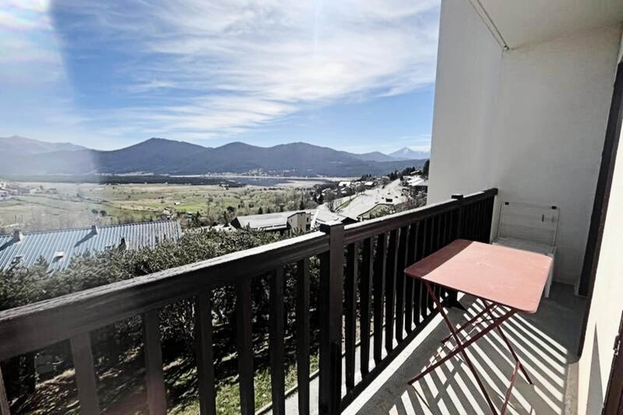 Apartment in Matemale with Lake Views