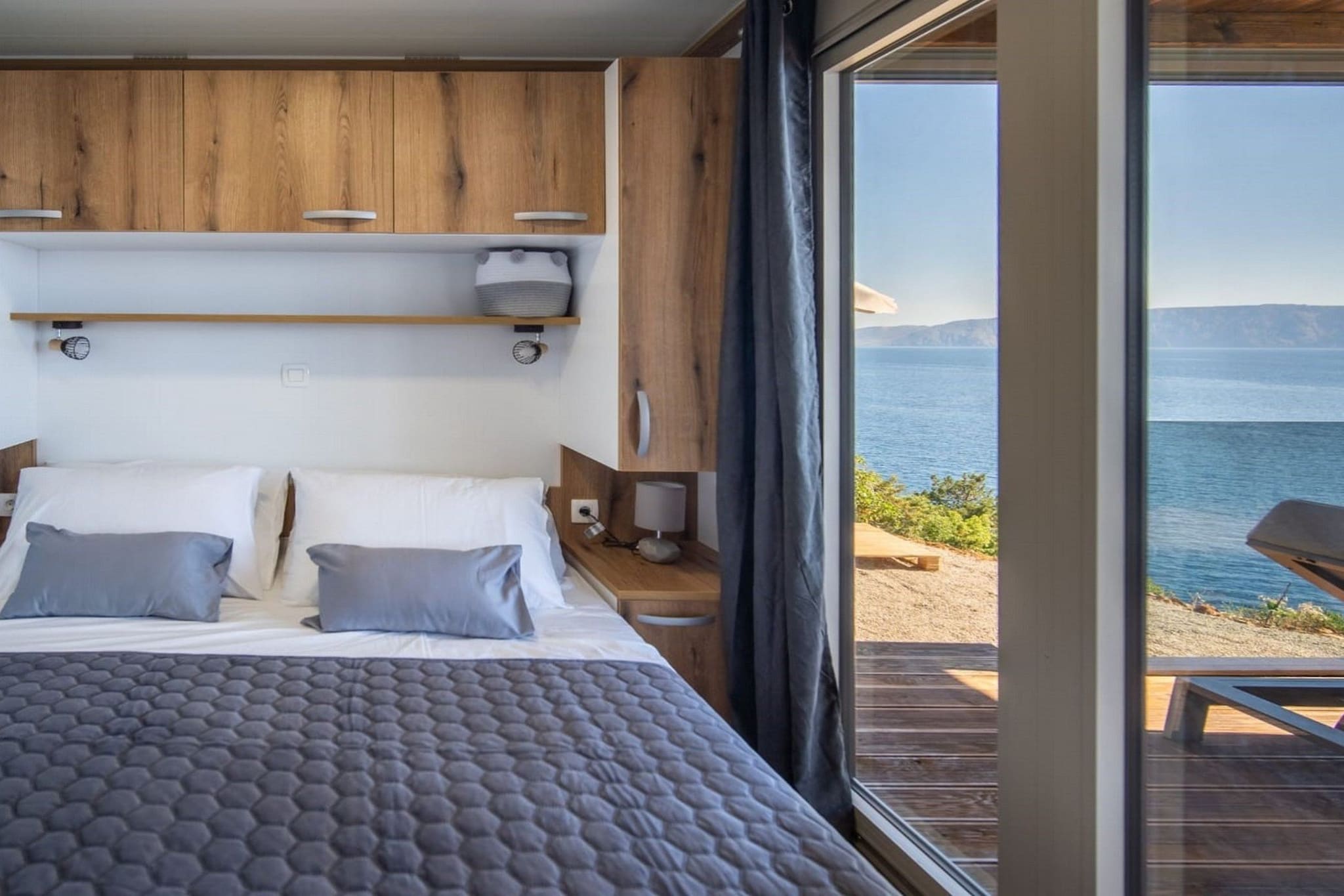 Seaside Deluxe Escape at Klenovica Camping - Two Bedroom Mobile Home with Hot-Tub  (owner 419)-Schlafzimmer