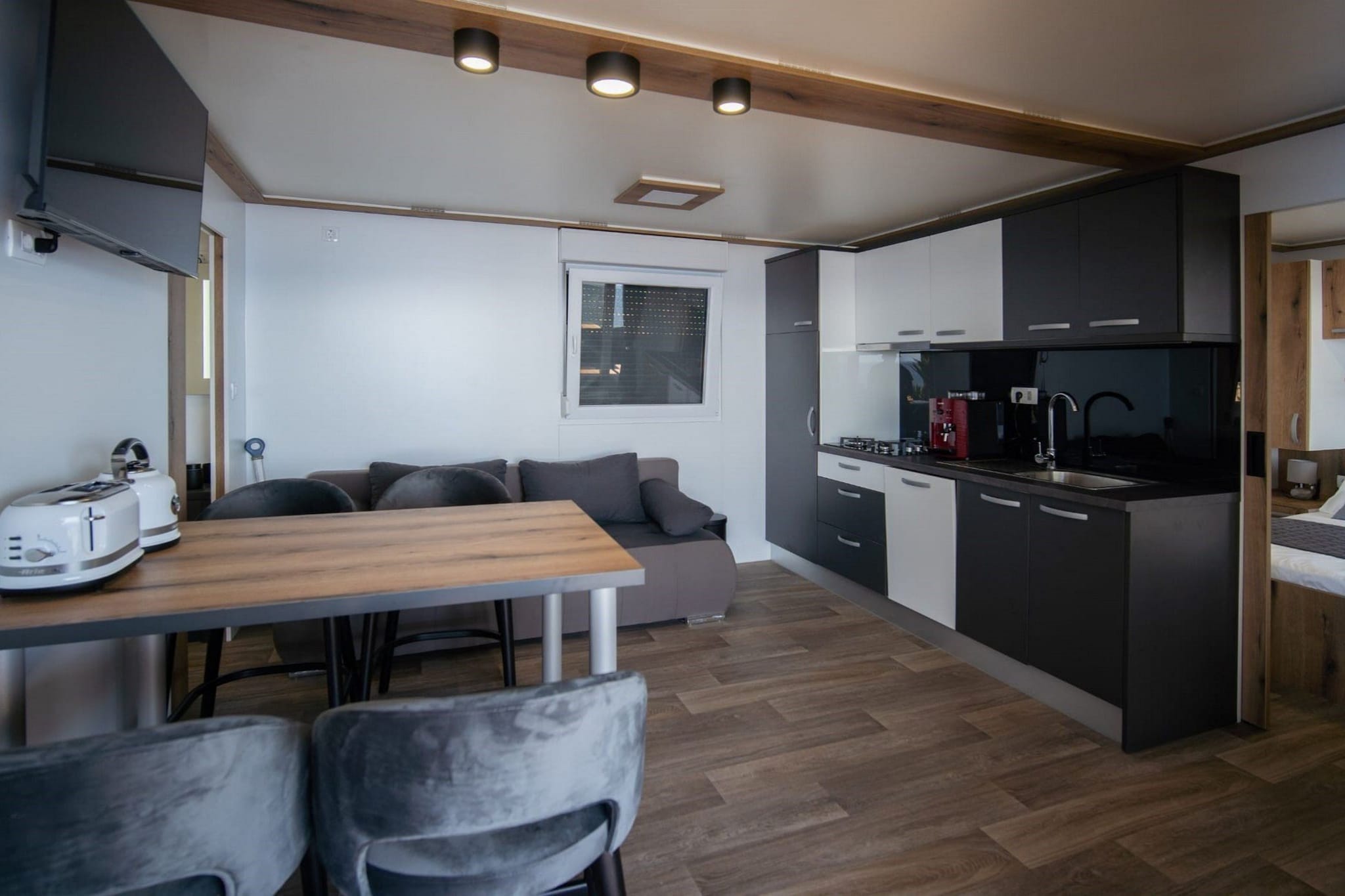 Seaside Deluxe Escape at Klenovica Camping - Two Bedroom Mobile Home with Hot-Tub  (owner 419)-Küche