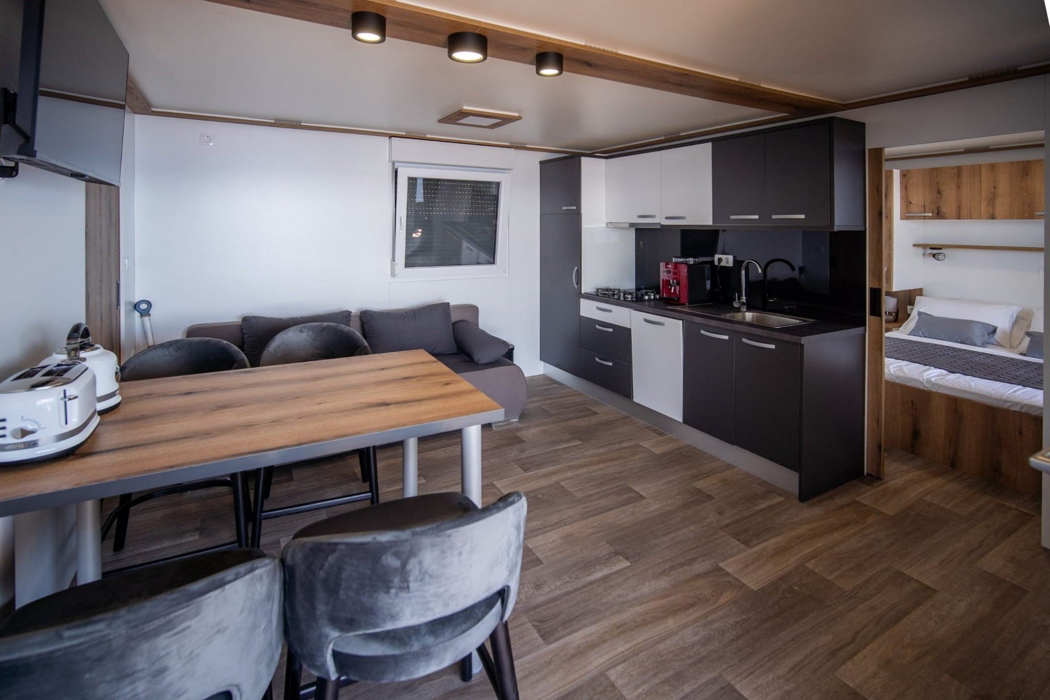 Seaside Deluxe Escape at Klenovica Camping - Two Bedroom Mobile Home with Hot-Tub  (owner 419)-Küche