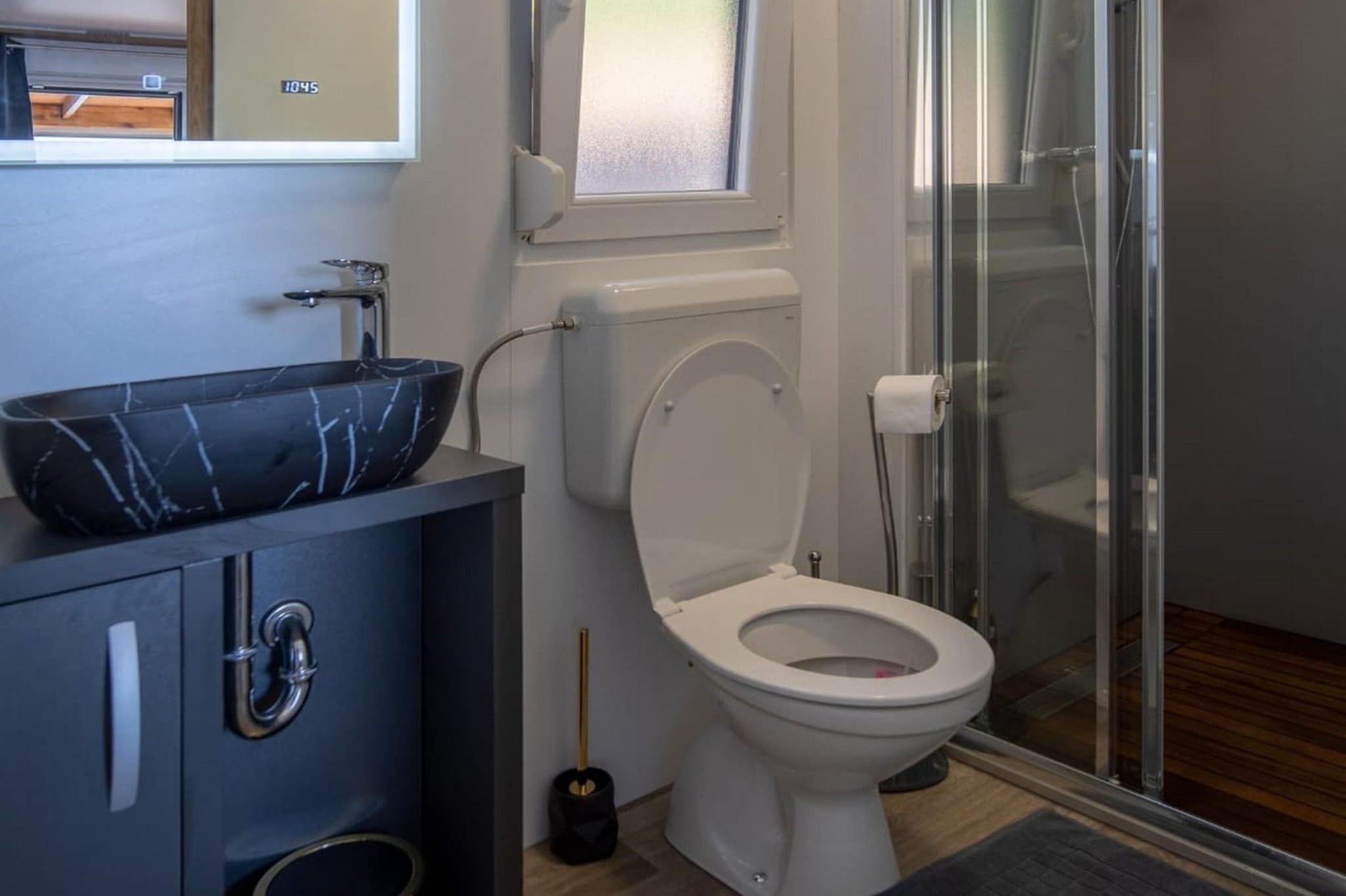 Seaside Deluxe Escape at Klenovica Camping - Two Bedroom Mobile Home with Hot-Tub  (owner 419)-Badezimmer
