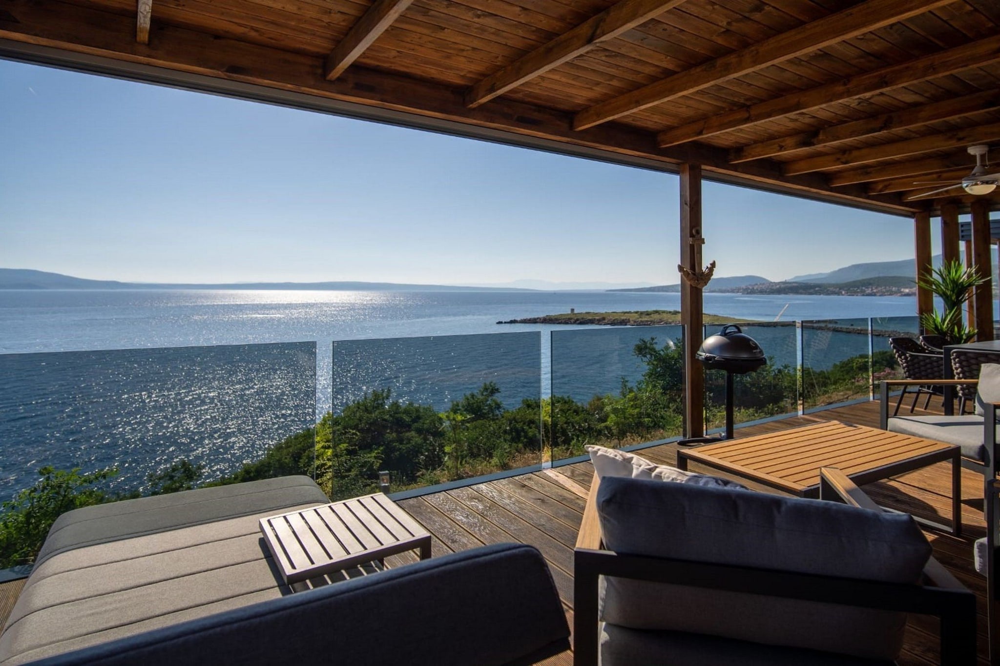Seaside Deluxe Escape at Klenovica Camping - Two Bedroom Mobile Home with Hot-Tub  (owner 419)-Terrassenbalkon