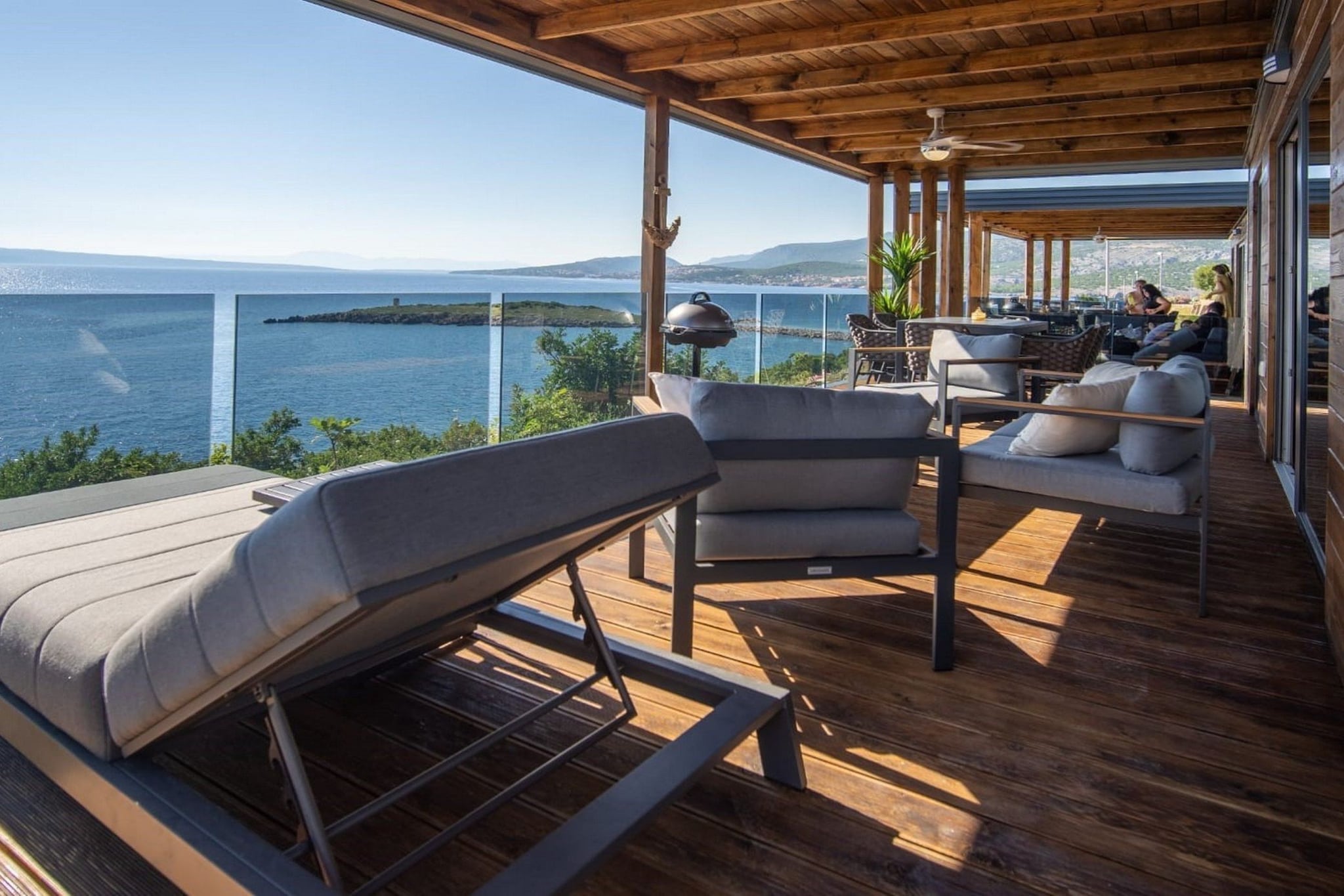 Seaside Deluxe Escape at Klenovica Camping - Two Bedroom Mobile Home with Hot-Tub  (owner 419)-Terrassenbalkon