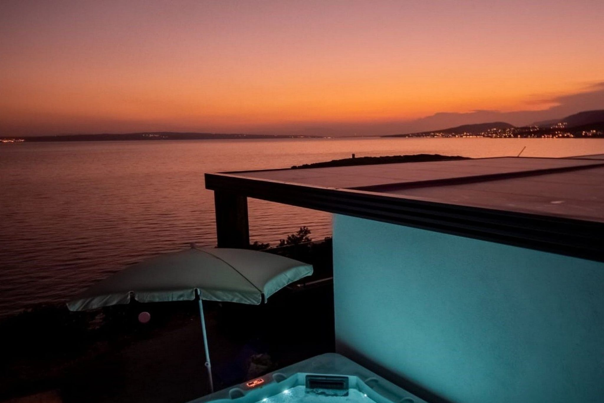 Seaside Deluxe Escape at Klenovica Camping - Two Bedroom Mobile Home with Hot-Tub  (owner 419)-Spa