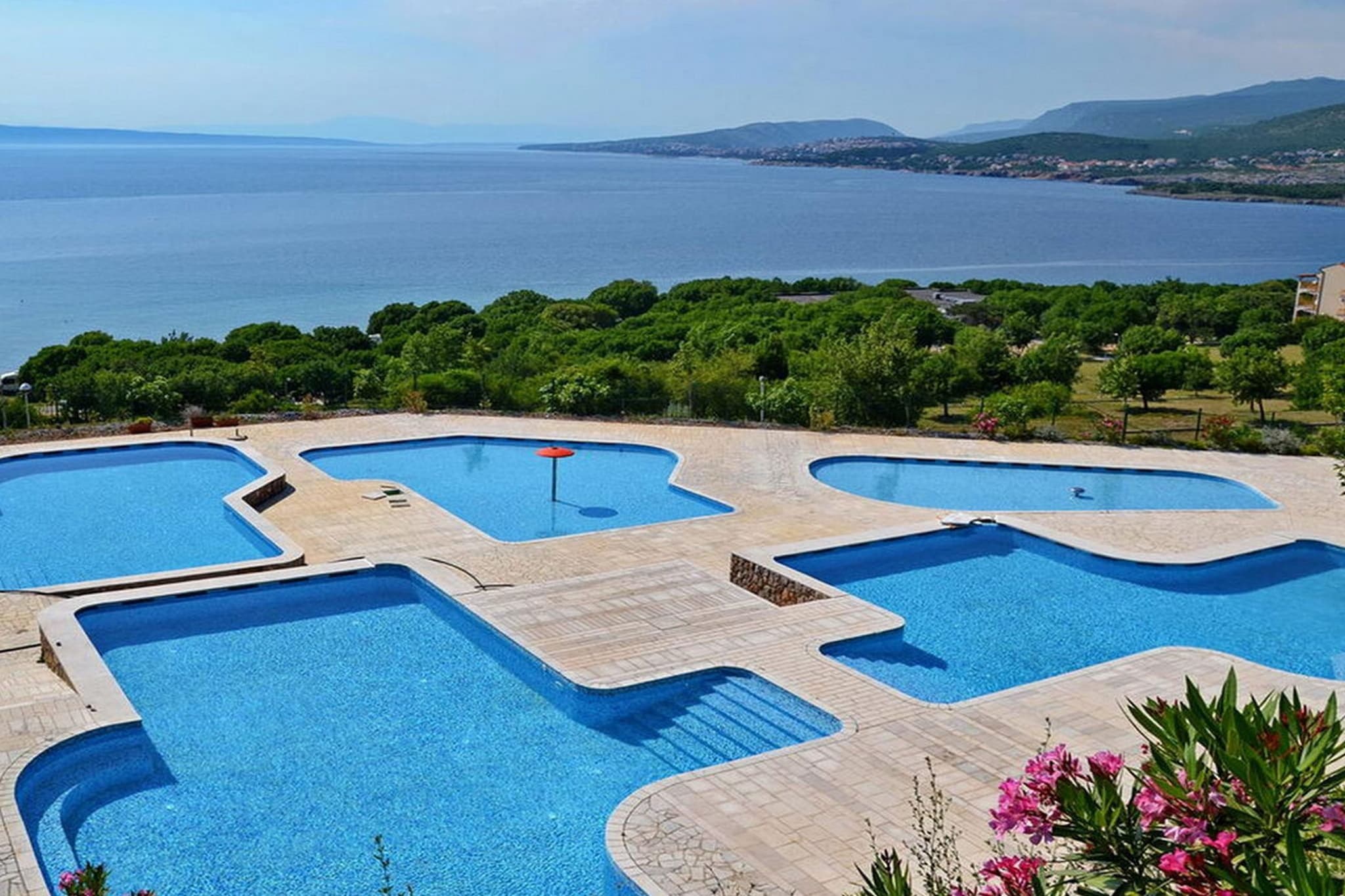 Seaside Deluxe Escape at Klenovica Camping - Two Bedroom Mobile Home with Hot-Tub  (owner 419)-Schwimmbad