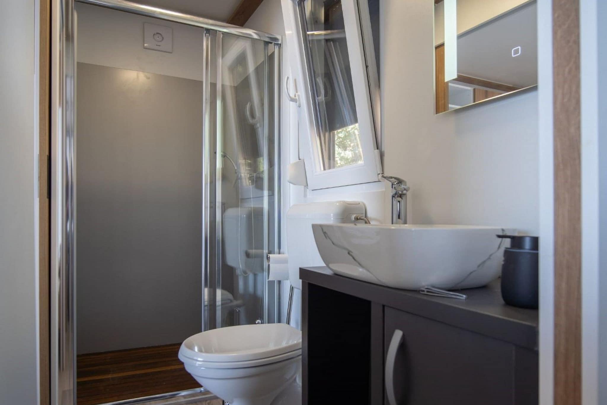 Seaside Deluxe Escape at Klenovica Camping - Two Bedroom Holiday Home with Terrace (owner 418)-Badezimmer