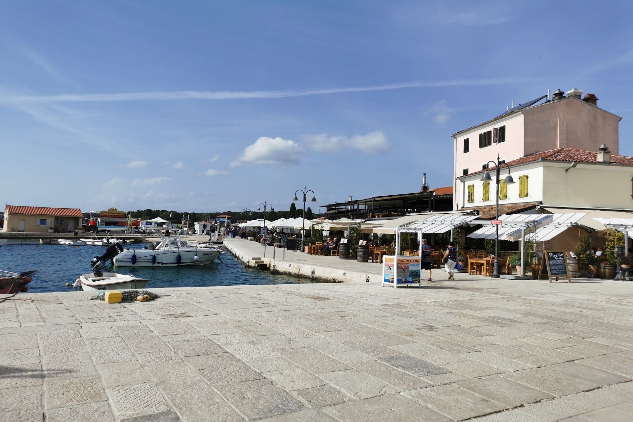 Modern and Bright Fazana Apartment with Balcony and Sea View - One Bedroom Apartment with Balcony and Sea View-Buitenlucht