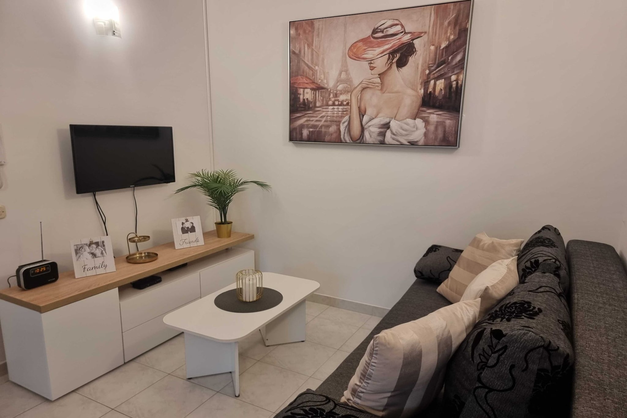 Modern and Bright Fazana Apartment with Balcony and Sea View - One Bedroom Apartment with Balcony and Sea View-Woonkamer