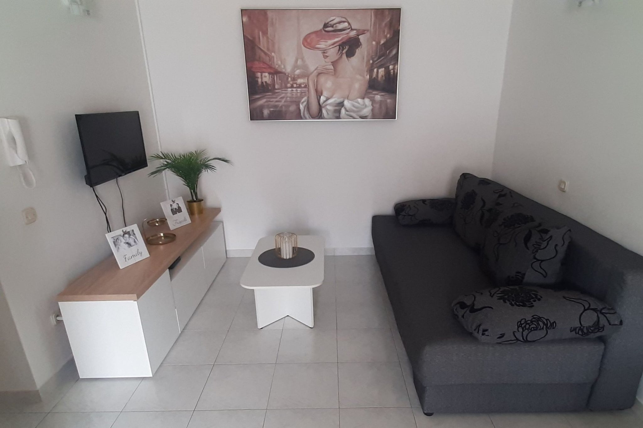 Modern and Bright Fazana Apartment with Balcony and Sea View - One Bedroom Apartment with Balcony and Sea View-Woonkamer