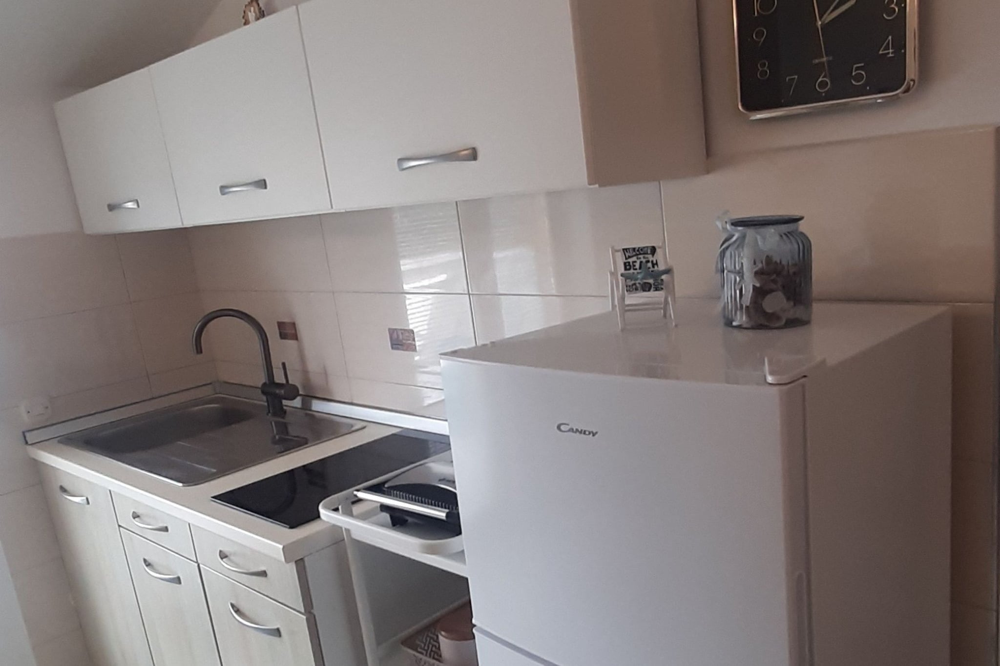 Modern and Bright Fazana Apartment with Balcony and Sea View - One Bedroom Apartment with Balcony and Sea View-Keuken