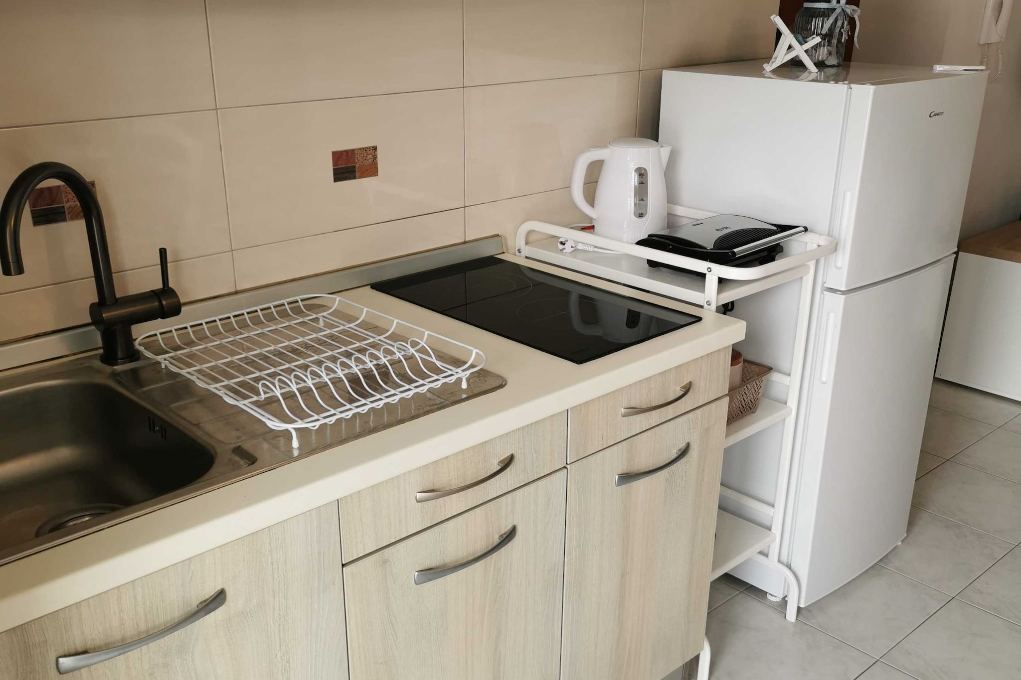 Modern and Bright Fazana Apartment with Balcony and Sea View - One Bedroom Apartment with Balcony and Sea View-Keuken
