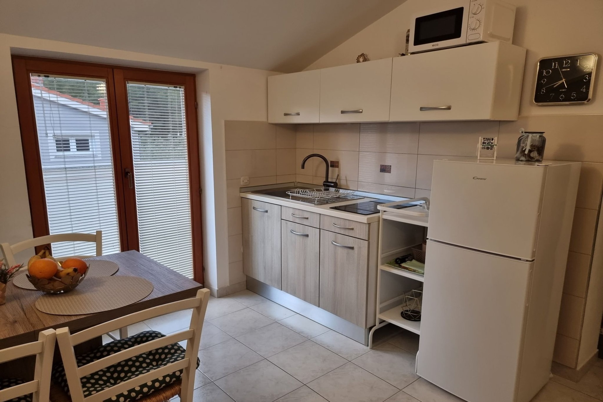 Modern and Bright Fazana Apartment with Balcony and Sea View - One Bedroom Apartment with Balcony and Sea View-Keuken