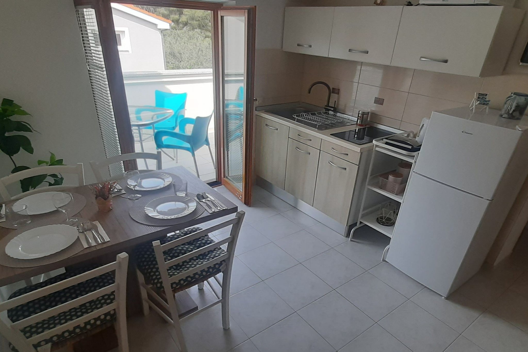 Modern and Bright Fazana Apartment with Balcony and Sea View - One Bedroom Apartment with Balcony and Sea View-Keuken