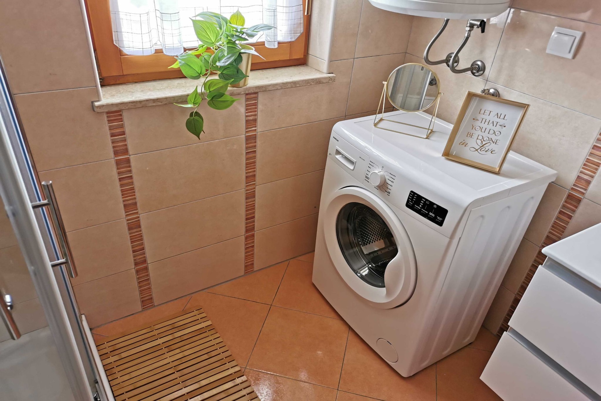 Modern and Bright Fazana Apartment with Balcony and Sea View - One Bedroom Apartment with Balcony and Sea View-Badkamer