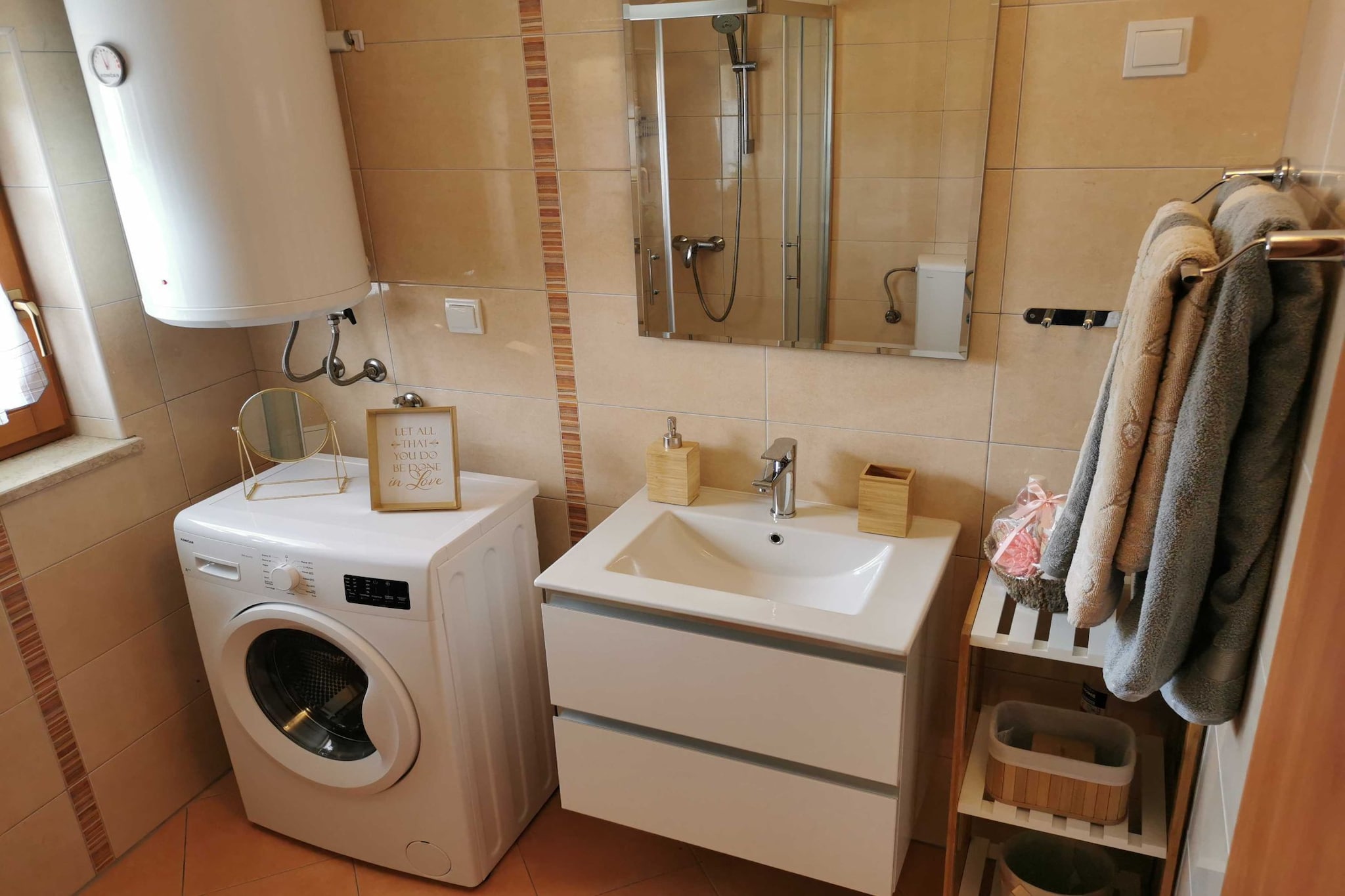 Modern and Bright Fazana Apartment with Balcony and Sea View - One Bedroom Apartment with Balcony and Sea View-Badkamer