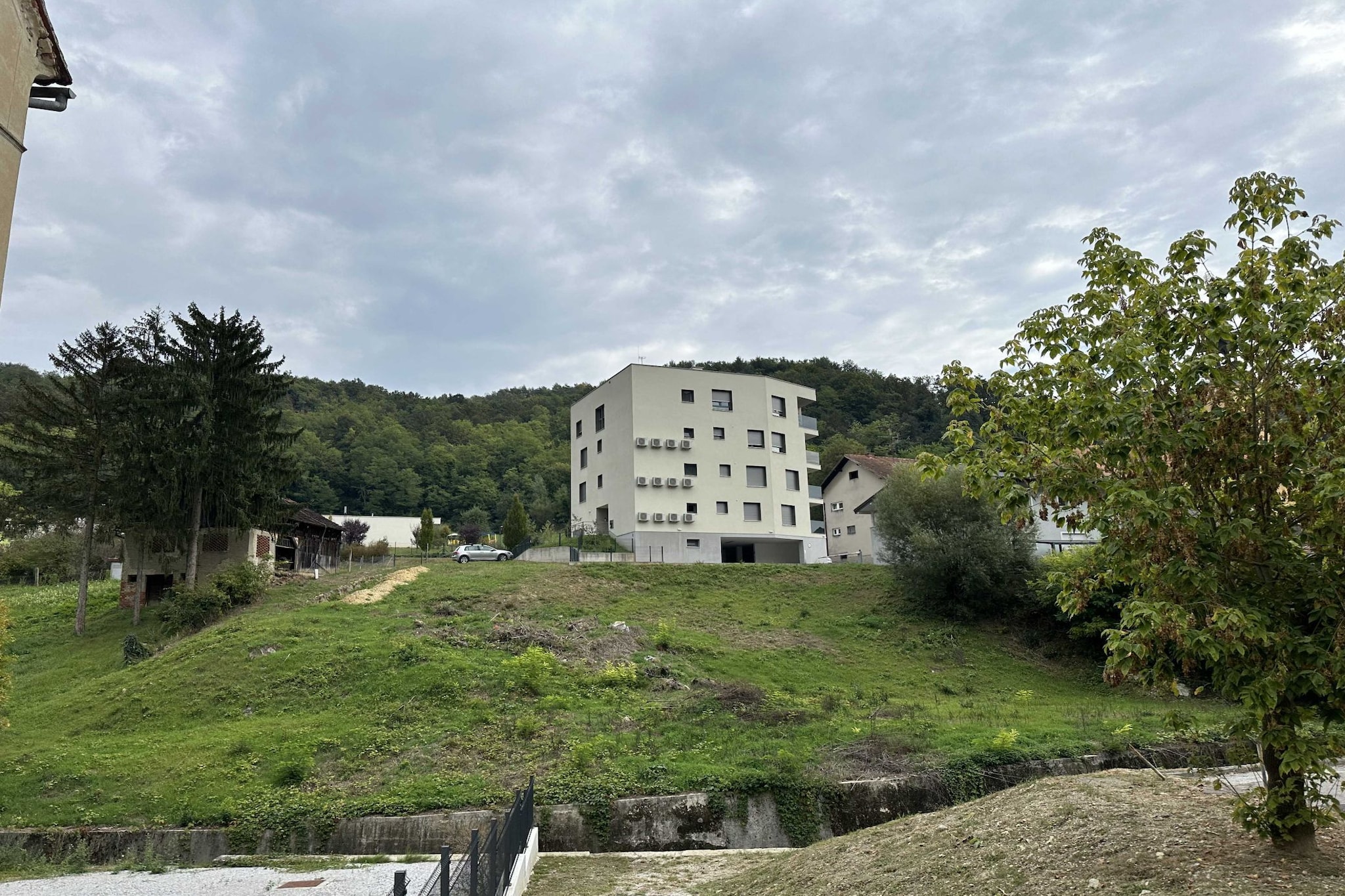 Cozy Retreat in Krapinske Toplice: Comfort and Prime Location with Pivate Parking - One Bedroom Apartment