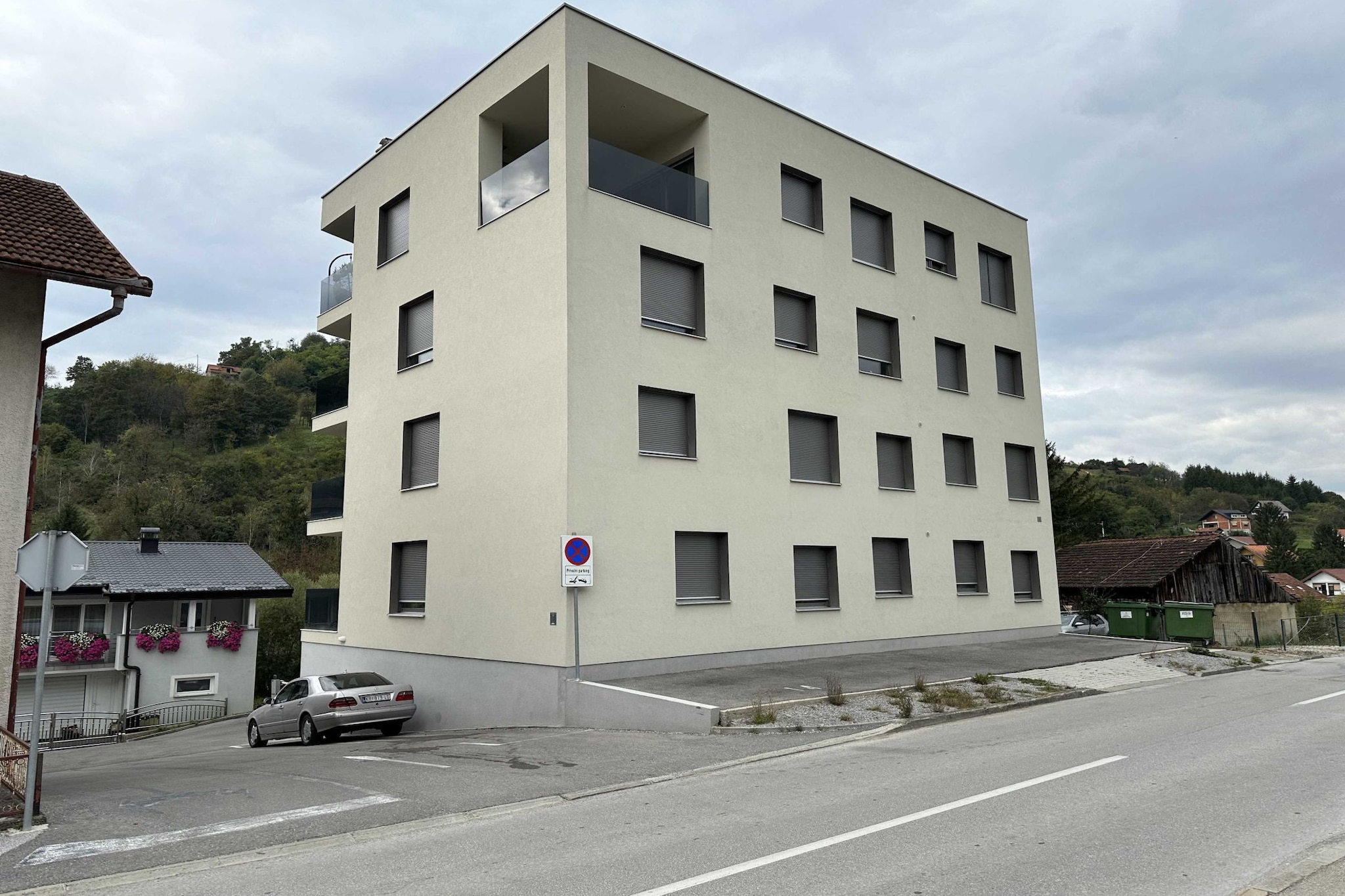 Cozy Retreat in Krapinske Toplice: Comfort and Prime Location with Pivate Parking - One Bedroom Apartment-Buitenlucht