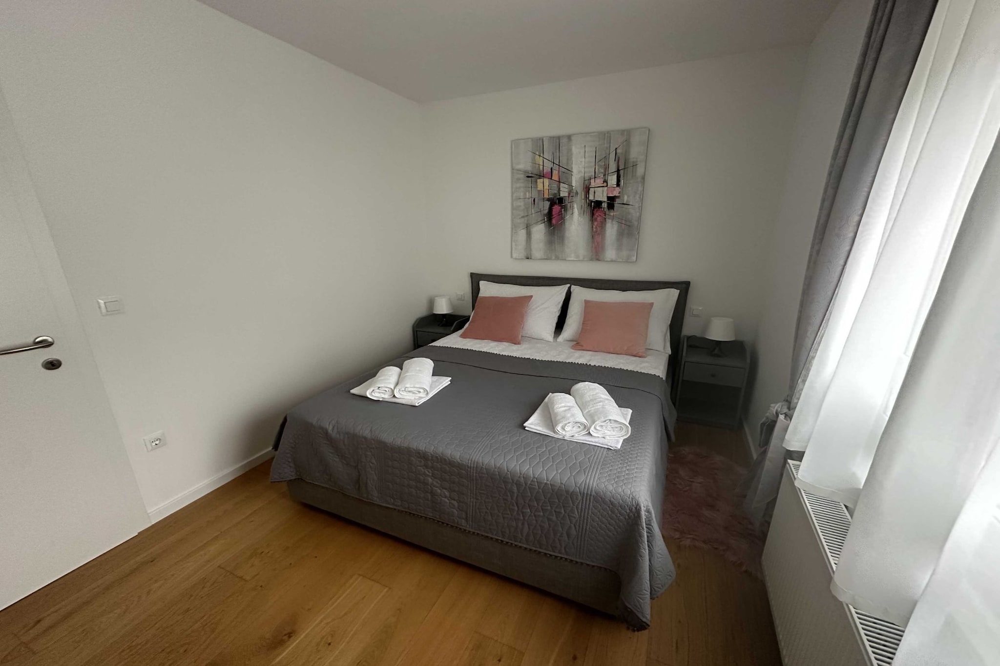 Cozy Retreat in Krapinske Toplice: Comfort and Prime Location with Pivate Parking - One Bedroom Apartment-Slaapkamer