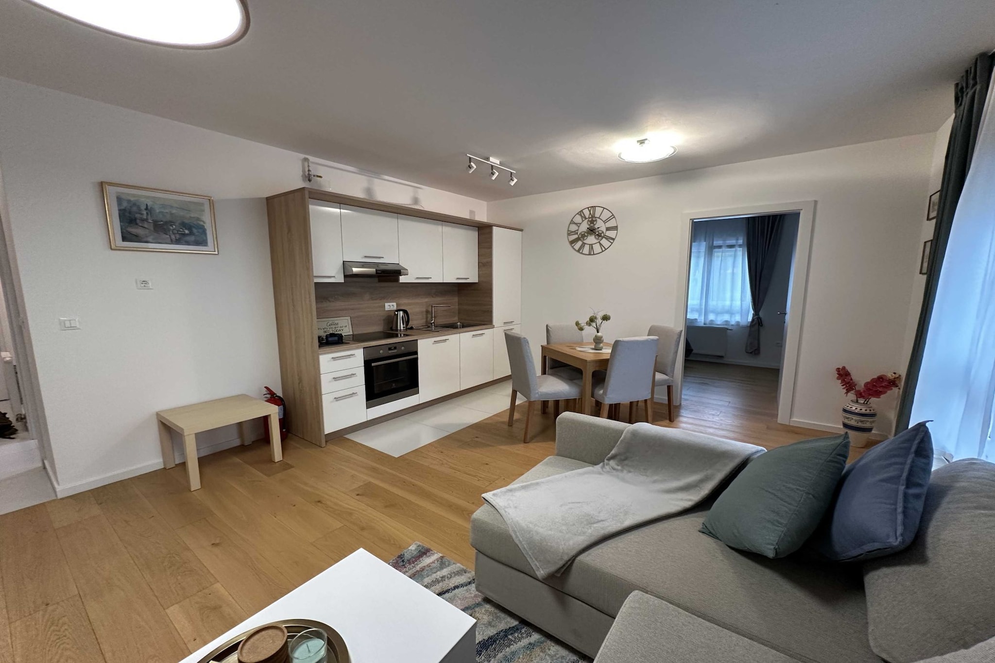 Cozy Retreat in Krapinske Toplice: Comfort and Prime Location with Pivate Parking - One Bedroom Apartment-Slaapkamer