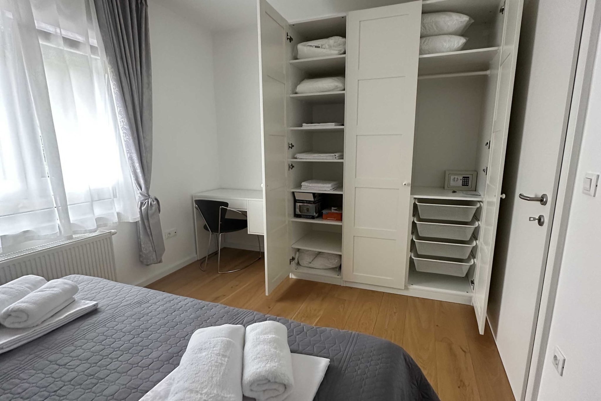 Cozy Retreat in Krapinske Toplice: Comfort and Prime Location with Pivate Parking - One Bedroom Apartment-Slaapkamer