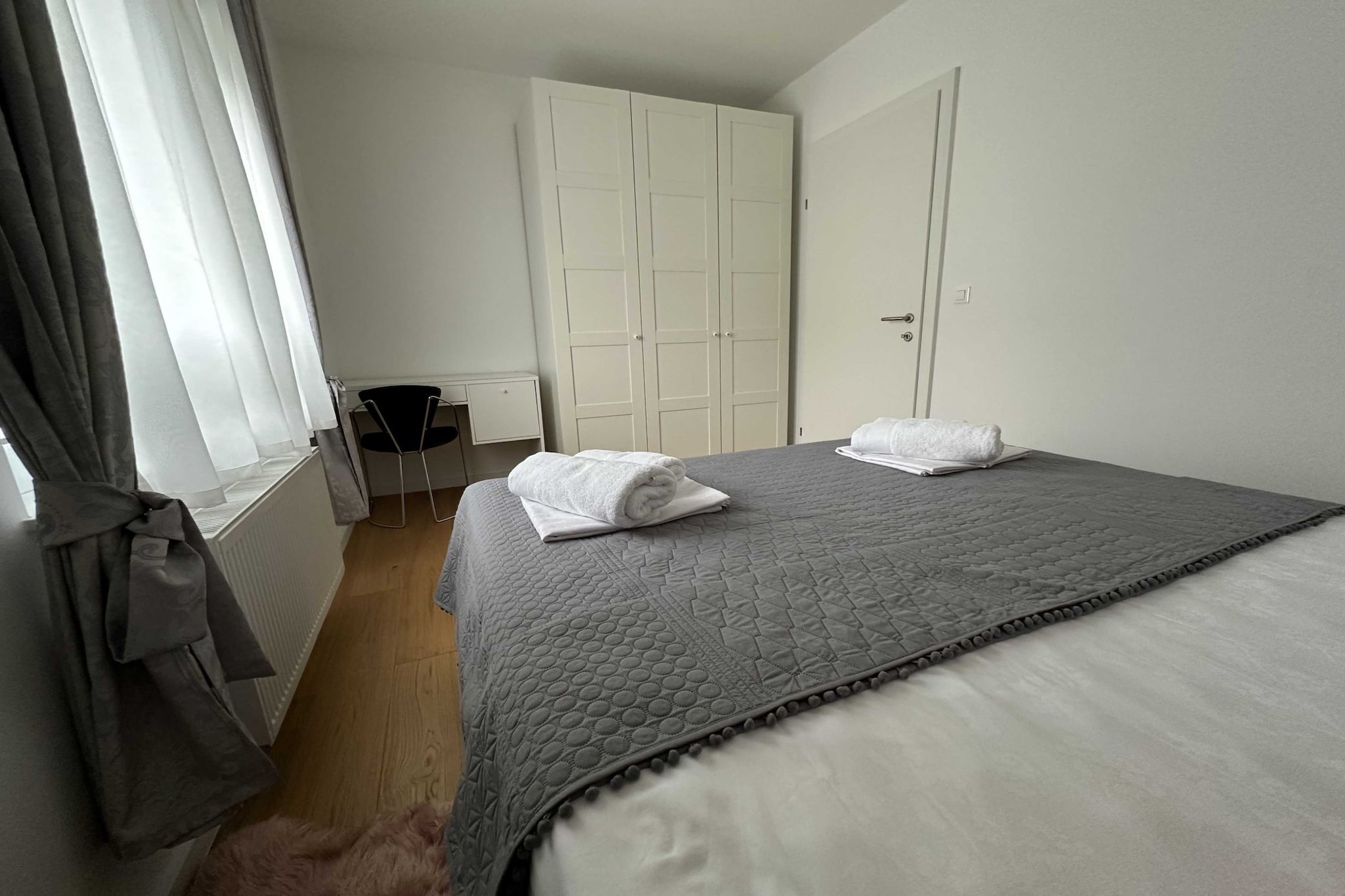 Cozy Retreat in Krapinske Toplice: Comfort and Prime Location with Pivate Parking - One Bedroom Apartment-Slaapkamer