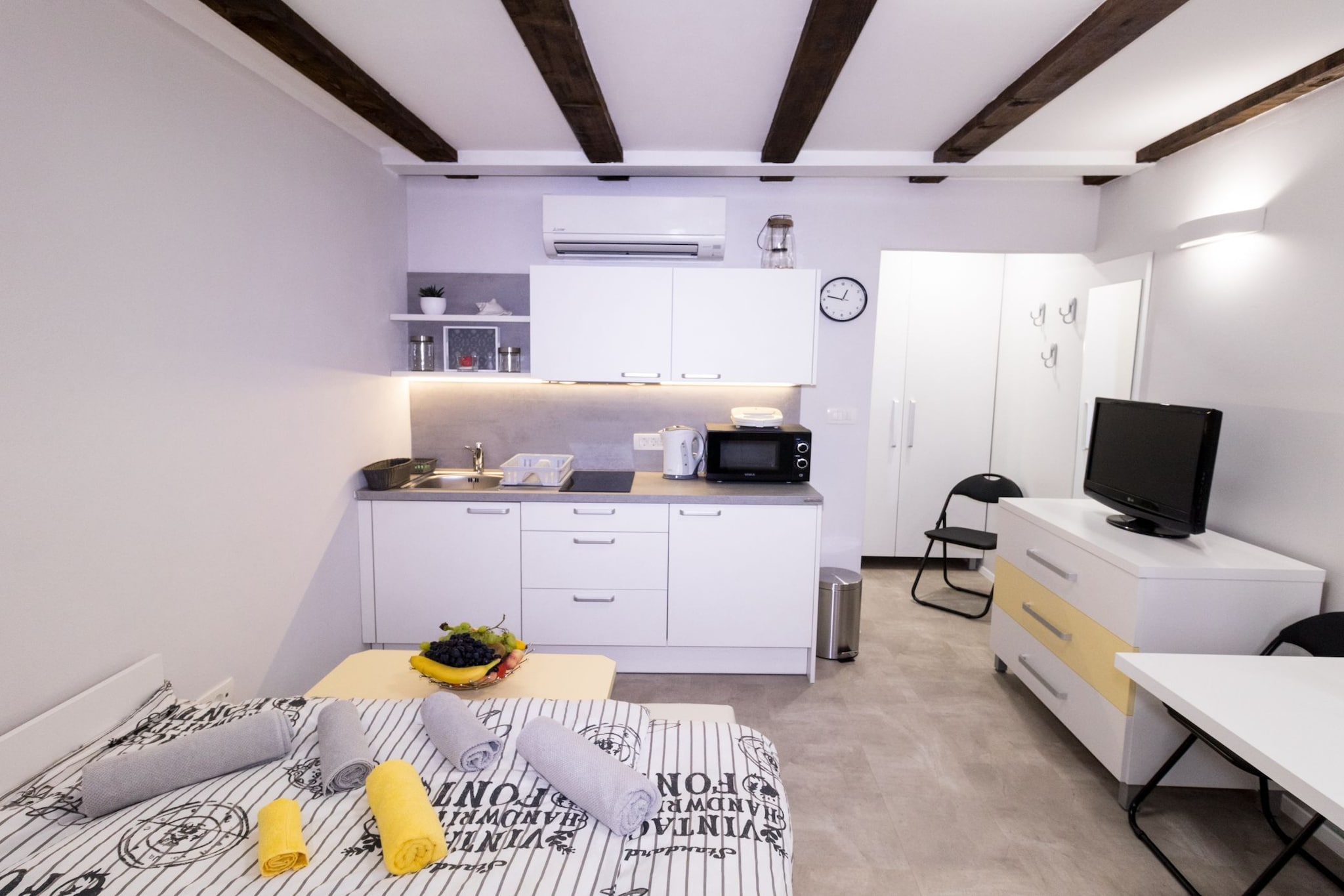 Piran Downtown Chic and Cozy Apartments - Classic One Bedroom Apartment (owner 1.V)-Keuken