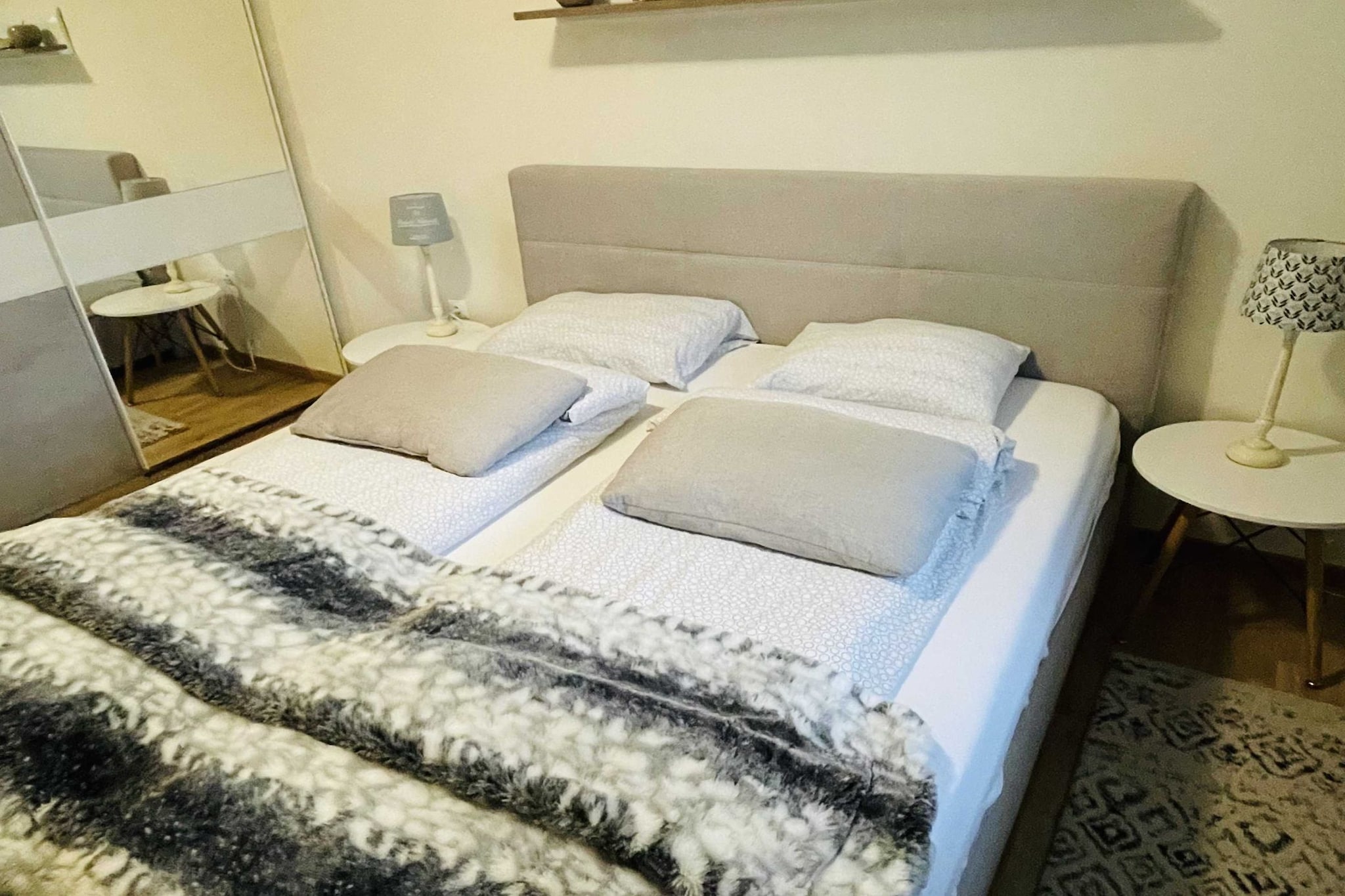 Rustic and Radiant Retreat Apartments with Terrace - Classic One Bedroom Apartment with Terrace (owner app 12)-Slaapkamer