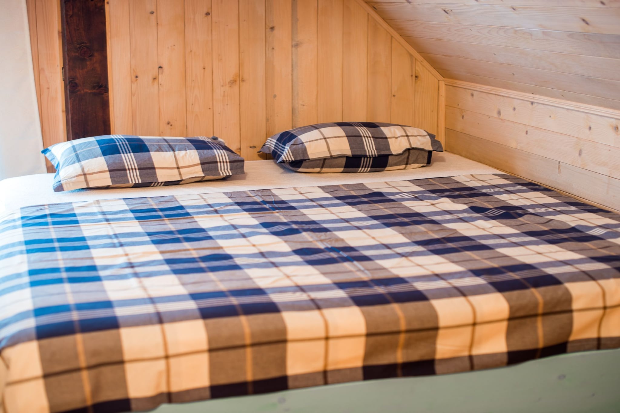 Serene Rustic Haven Holiday Home with Sauna - Two Bedroom Holiday Home with Sauna-Slaapkamer