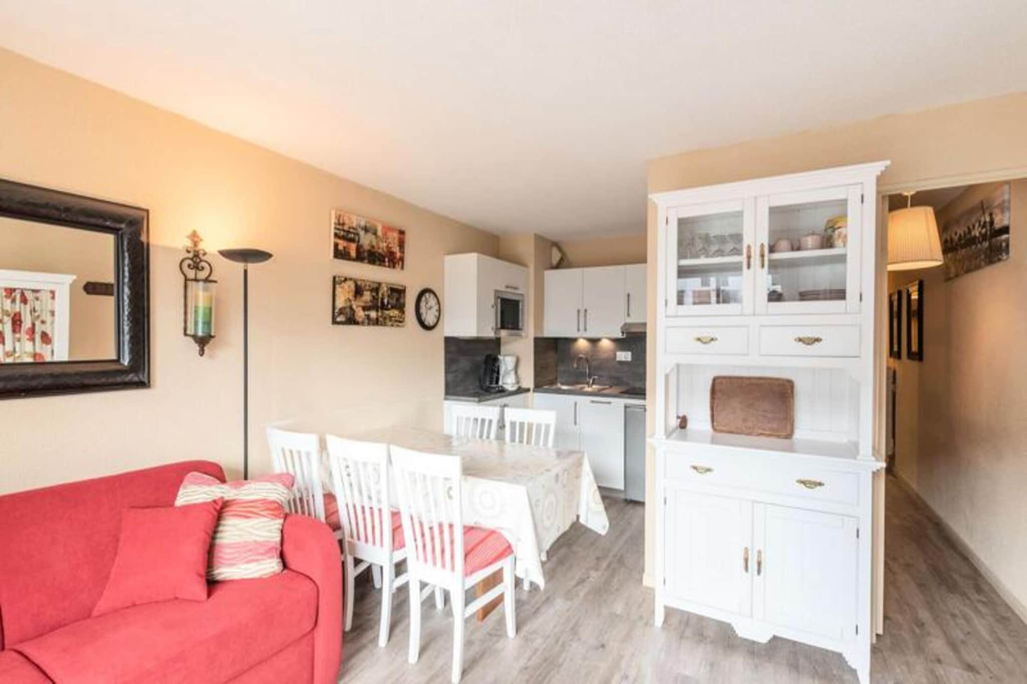 This charming apartment, ideal for up to four people, offers direct access to the slopes, allowing you to be among the first to enjoy the fresh snow of the Pyrenees. The apartment features a cozy living space, with heating provided to ensure warmth and comfort during your stay. Please note that pets are not allowed, ensuring a peaceful environment for all guests. The apartment's balcony offers stunning views of the mountain range, perfect for relaxing after a day on the slopes.

Situated just 100 meters from the slopes, this apartment is perfectly located for skiing and snowboarding enthusiasts. Nearby, within 300 meters, you’ll find a variety of cafes, restaurants, and shops offering everything from delicious local cuisine to essential supplies for your stay. You can also book exciting outdoor activities like snowshoeing, snowmobiling, and mountain excursions, all led by professional guides.

The apartment includes a well-equipped kitchenette for preparing meals, along with a cozy living area featuring a double sofa bed and a TV for relaxation. The bathroom is fully equipped with a shower, sink, and toilet, providing all the necessary amenities for your comfort. Whether you're cooking a homemade meal or unwinding after a day of activities, this apartment offers everything you need for a perfect mountain getaway.