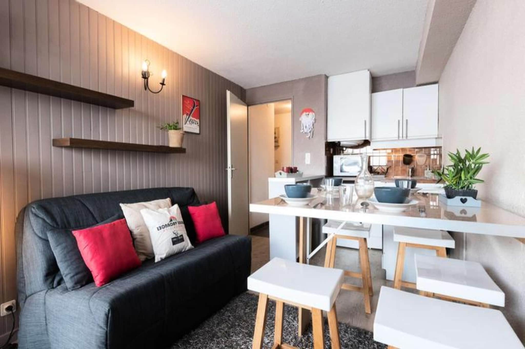 2 Rooms for 4 People