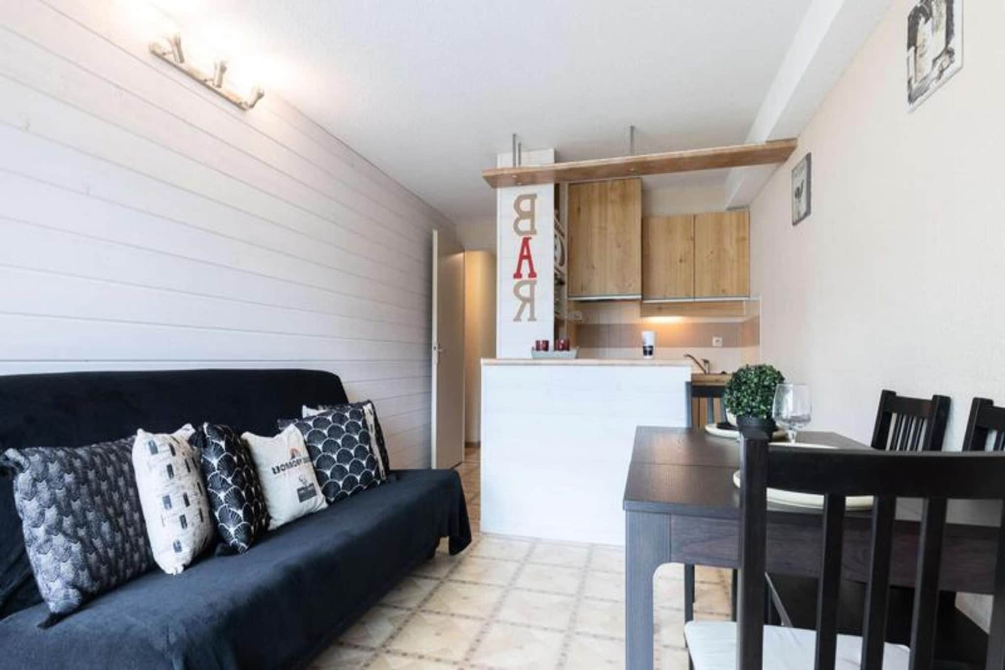 Apartment in Pla d’Adet near Ski Slopes