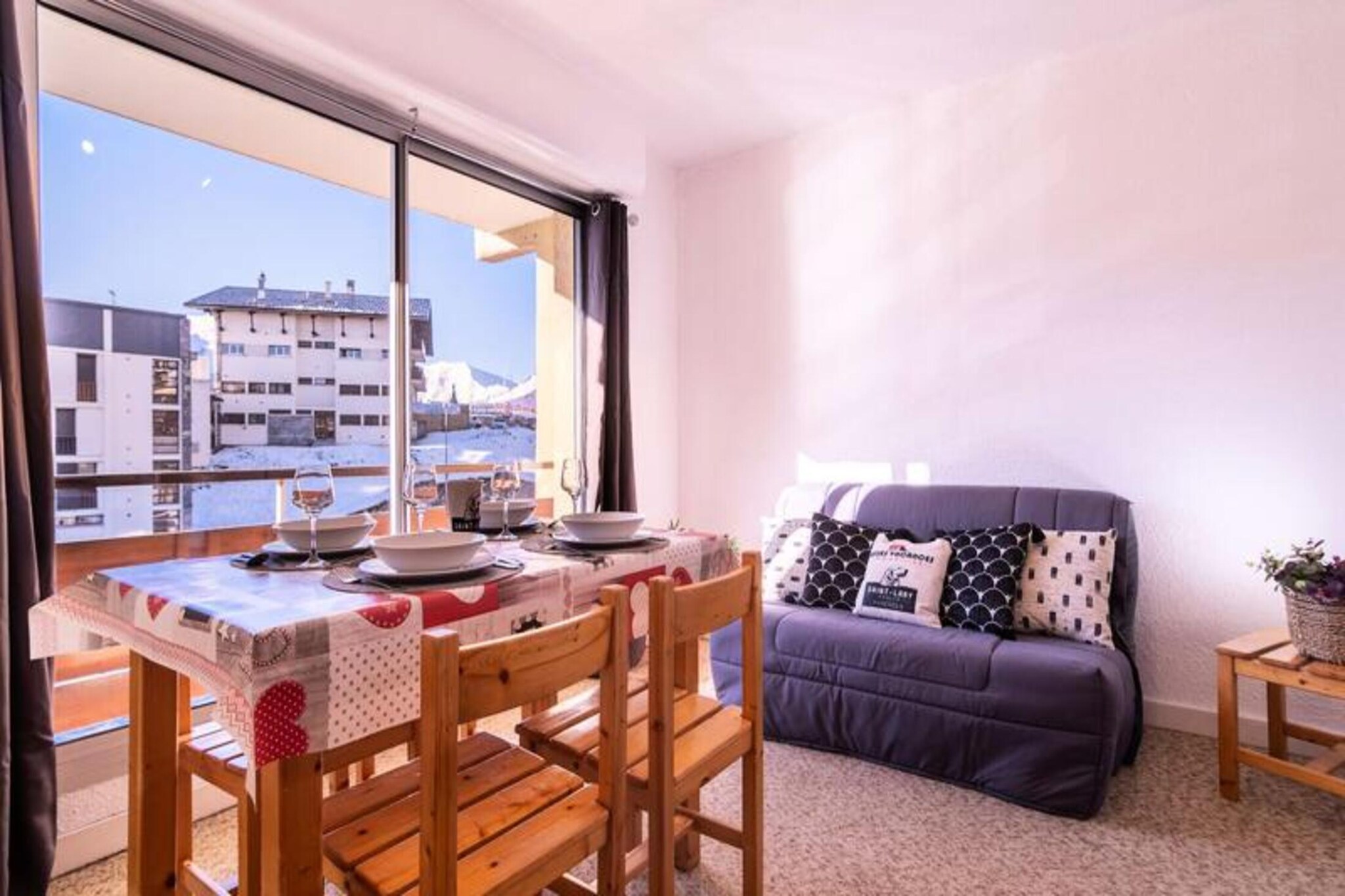 This cozy studio apartment, located in a residence in Pla d’Adet, offers a comfortable stay for up to 6 people. The living area includes a convertible sofa bed, ideal for two people, and a spacious balcony with a beautiful view of the Pyrenees mountain range. The apartment features a bedroom with two sets of bunk beds, offering ample space for families or groups. Please note that pets are not accepted, ensuring a peaceful atmosphere for all guests.

With direct access to the ski slopes just 50 meters away and a ski school nearby, this apartment is perfectly situated for winter sports enthusiasts. The resort’s shops, cafes, and restaurants are only 200 meters away, making it easy to explore local attractions and enjoy delicious meals. Ski lift passes can be conveniently booked through the agency, and outdoor activities like snowshoeing and snowmobiling are also available for an adventurous stay.

The apartment is equipped with a kitchenette featuring a mini-oven and microwave, allowing guests to prepare their own meals. The bathroom is equipped with a WC, providing added convenience. For those traveling with ski equipment, a ski locker is available, along with outdoor parking for added ease.