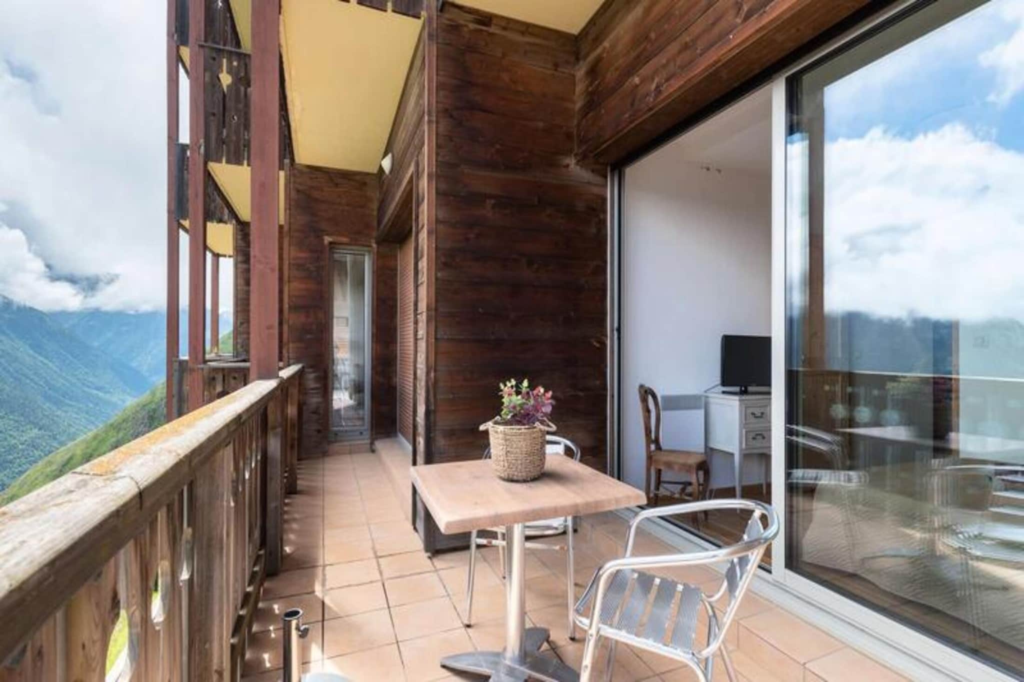Apartment in Pyrenees with Heated Pool