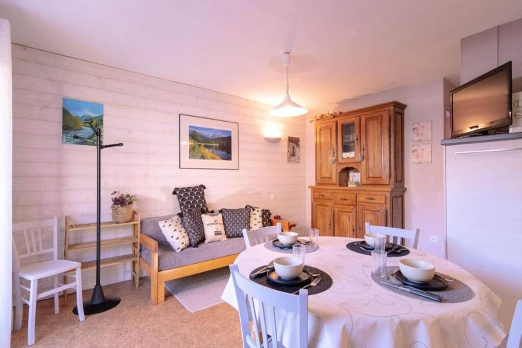 3 Rooms for 6 People
