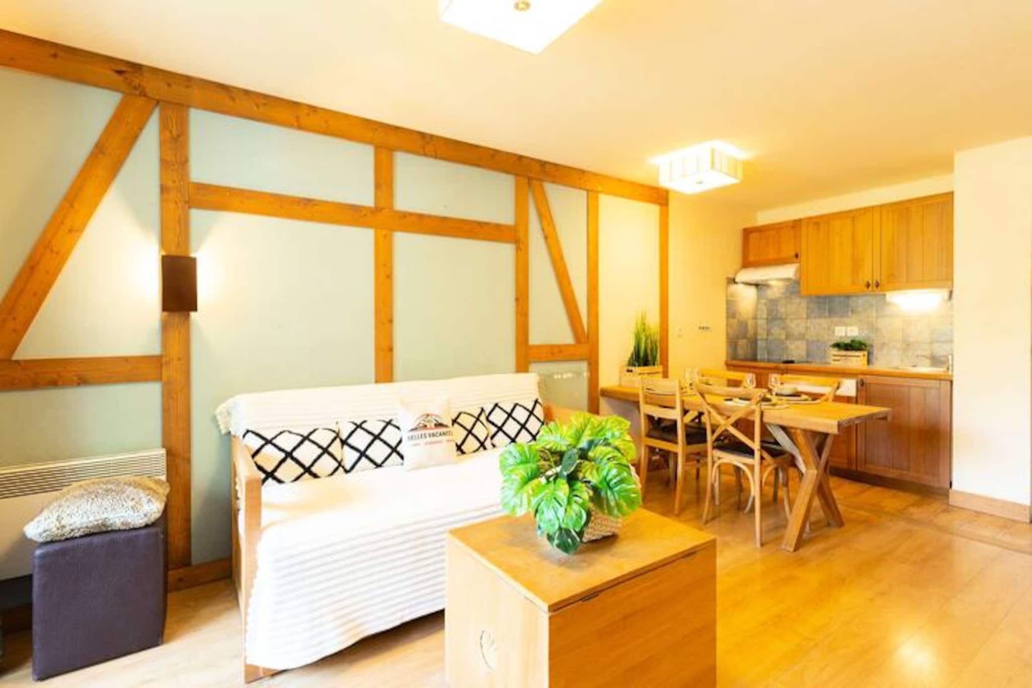 4 Rooms for 10 People