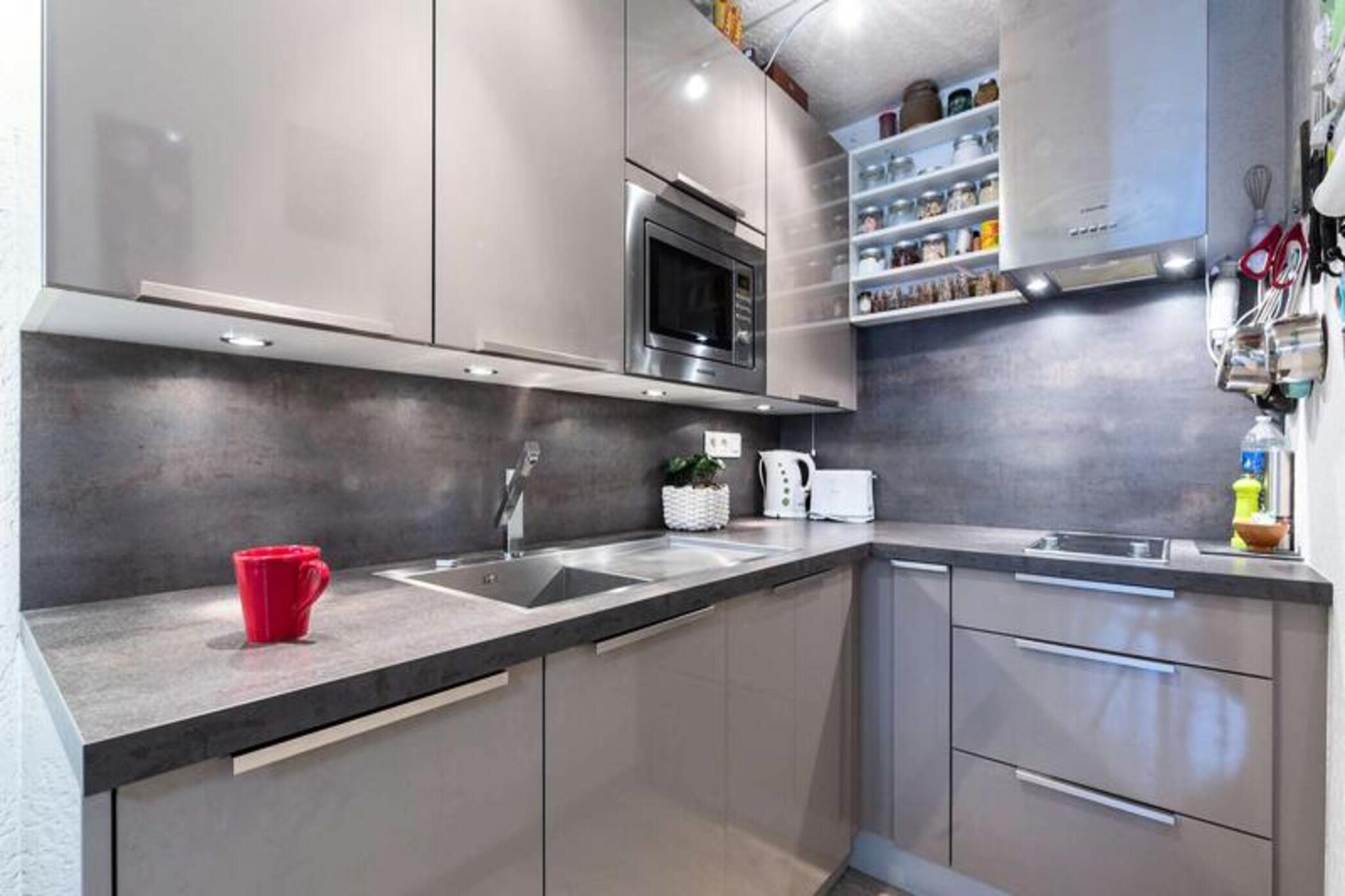 This charming studio apartment is designed for 4 people and features a well-organized sleeping space, including two 90 cm bunk beds in the hallway and a double bed with a wardrobe in the living area. The apartment is located on the 2nd floor and is equipped with a garage for your convenience. The property does not allow pets. Additionally, guests can enjoy a ski locker and a private bathroom with a separate toilet.

The apartment enjoys a prime location, just 150 meters from the nearest shuttle stop, offering easy access to the Telepherique and the new gondola in the thermal baths sector. The Pla d'Adet slopes are easily reachable, and the village center, with its shops, cafes, and restaurants, is only a short walk away, making it a perfect base for exploring Saint Lary Soulan.

The studio includes a fully equipped kitchenette for your dining needs and a cozy living room with a TV for entertainment. A private balcony provides the perfect spot to relax after a day of adventure. The bathroom is functional, ensuring a comfortable stay.