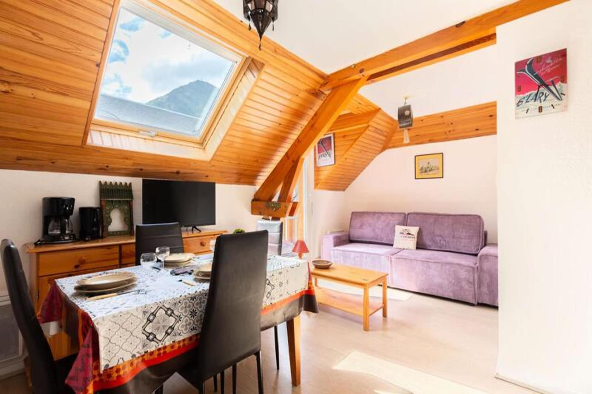 This cozy apartment, located in a residence in the Thermal district of St Lary, offers an ideal base for up to 4 people to enjoy a mountain getaway. The property is not pet-friendly and features comfortable bedding and heating for a pleasant stay. Optional services include a cleaning package, sheet rentals, and a Wi-Fi box for an additional fee. Please note that any malfunctions in the common areas will not result in compensation.

Situated close to the gondola, the apartment provides easy access to the ski slopes, making it perfect for ski enthusiasts. The area is surrounded by scenic mountain landscapes, ideal for snowshoeing, snowmobiling, and canyoning, with activities led by qualified professionals. Additionally, the residence is near various local cafes, shops, and restaurants, providing all the conveniences needed during your stay.

Inside, the apartment is equipped with a fully functional kitchen and a comfortable living area. Whether preparing meals or relaxing after a day on the slopes, the apartment provides a great space for both. The bathroom is well-appointed to cater to your needs, ensuring you have everything for a relaxed and convenient stay in the heart of the Pyrenees.