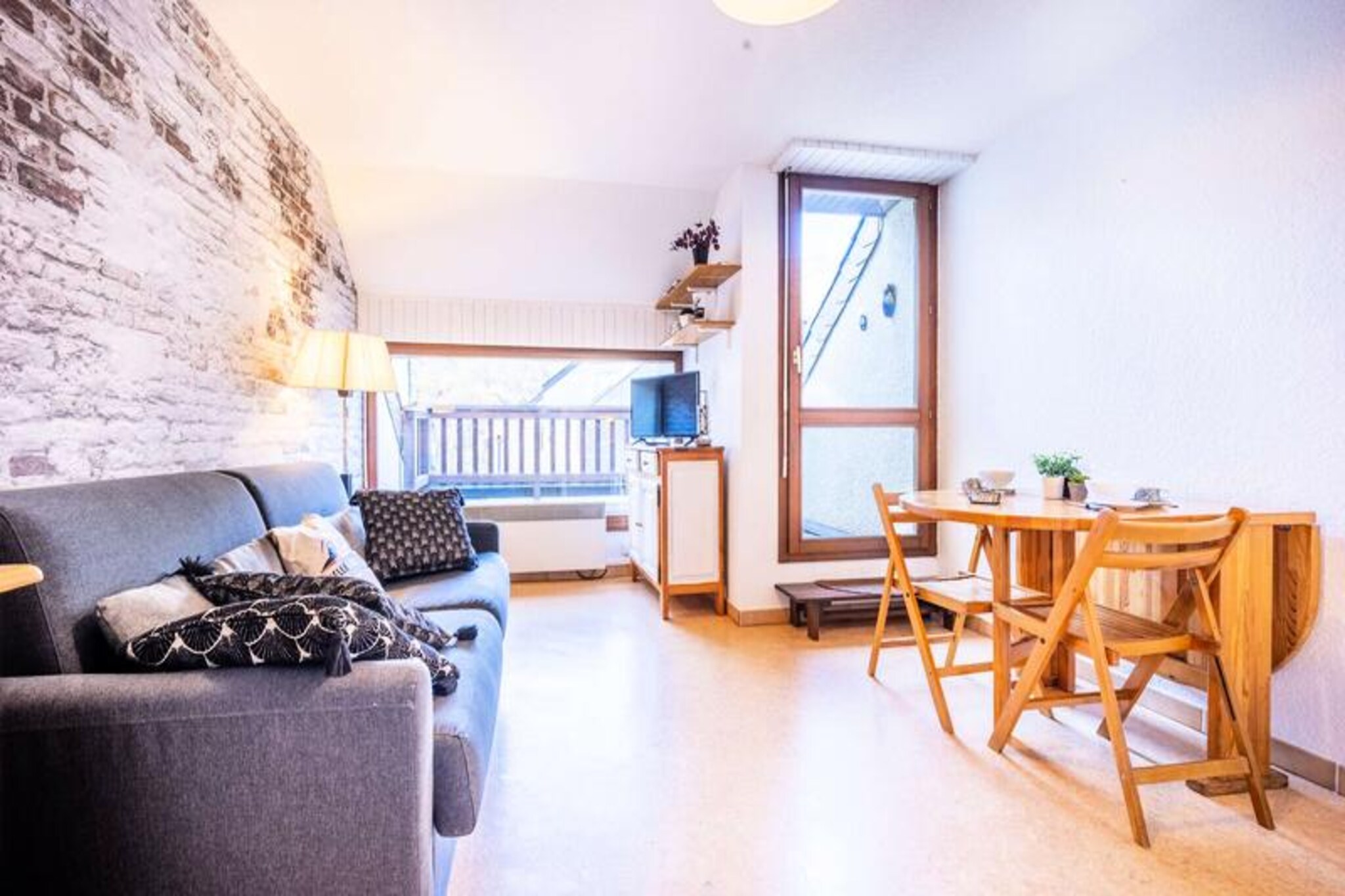 2 Rooms for 4 People