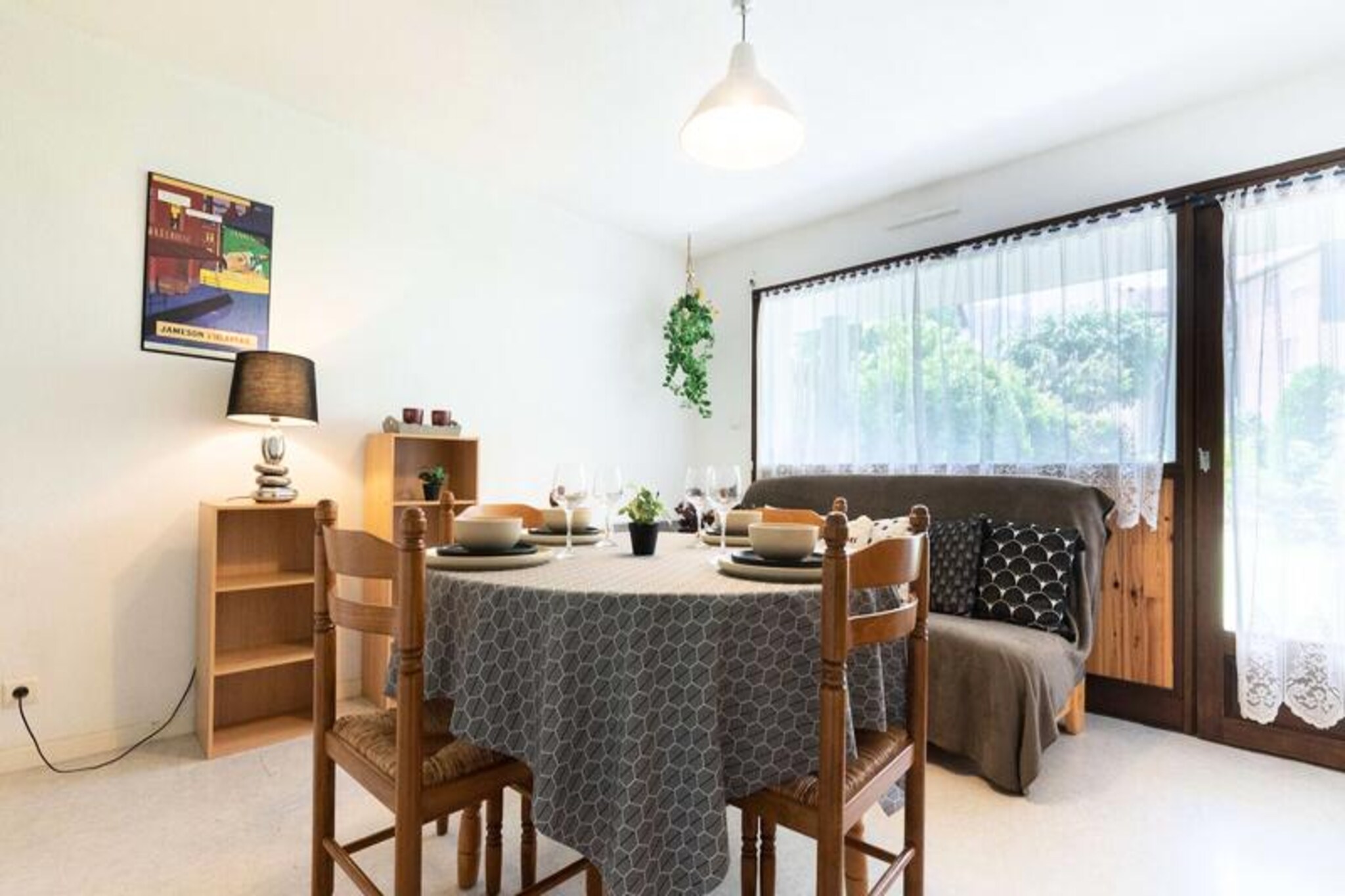 This charming ground-floor apartment is an ideal retreat for a small family, offering comfortable accommodations for up to four guests. The property is not pet-friendly but provides all the necessary amenities to make your stay enjoyable. The apartment features a bedroom with a double bed for the parents and a cozy sleeping area with 90 cm bunk beds for children or friends. A living room with a sofa, TV, and dining table creates a welcoming atmosphere for relaxing after a day of activities.

Located in the peaceful thermal district, this apartment is just a stone's throw from the center of Saint Lary, where you'll find a variety of local shops, cafes, and restaurants. The residence is in close proximity to the thermal baths and Sensoria, offering guests the perfect place to unwind and rejuvenate. The gondola, which provides easy access to the nearby ski slopes, is also conveniently located nearby, ensuring a stress-free mountain holiday.

Inside, the apartment is fully equipped to make your stay comfortable. The kitchenette is open to the living room and features all the necessary appliances for meal preparation. The bright living area has a bay window with direct access to a lovely south-facing enclosed garden. The apartment also has a clean and functional bathroom, and additional services like Wi-Fi rental and cleaning options are available to enhance your stay.