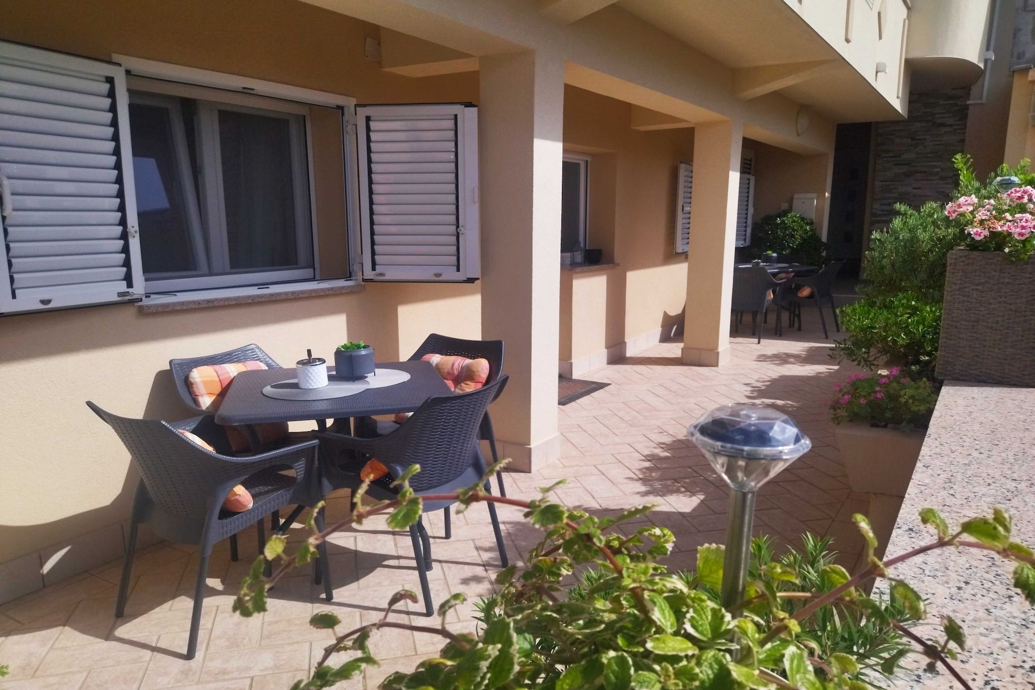 Charming One Bedroom Apartment Povljana - One Bedroom Apartment-Buitenlucht